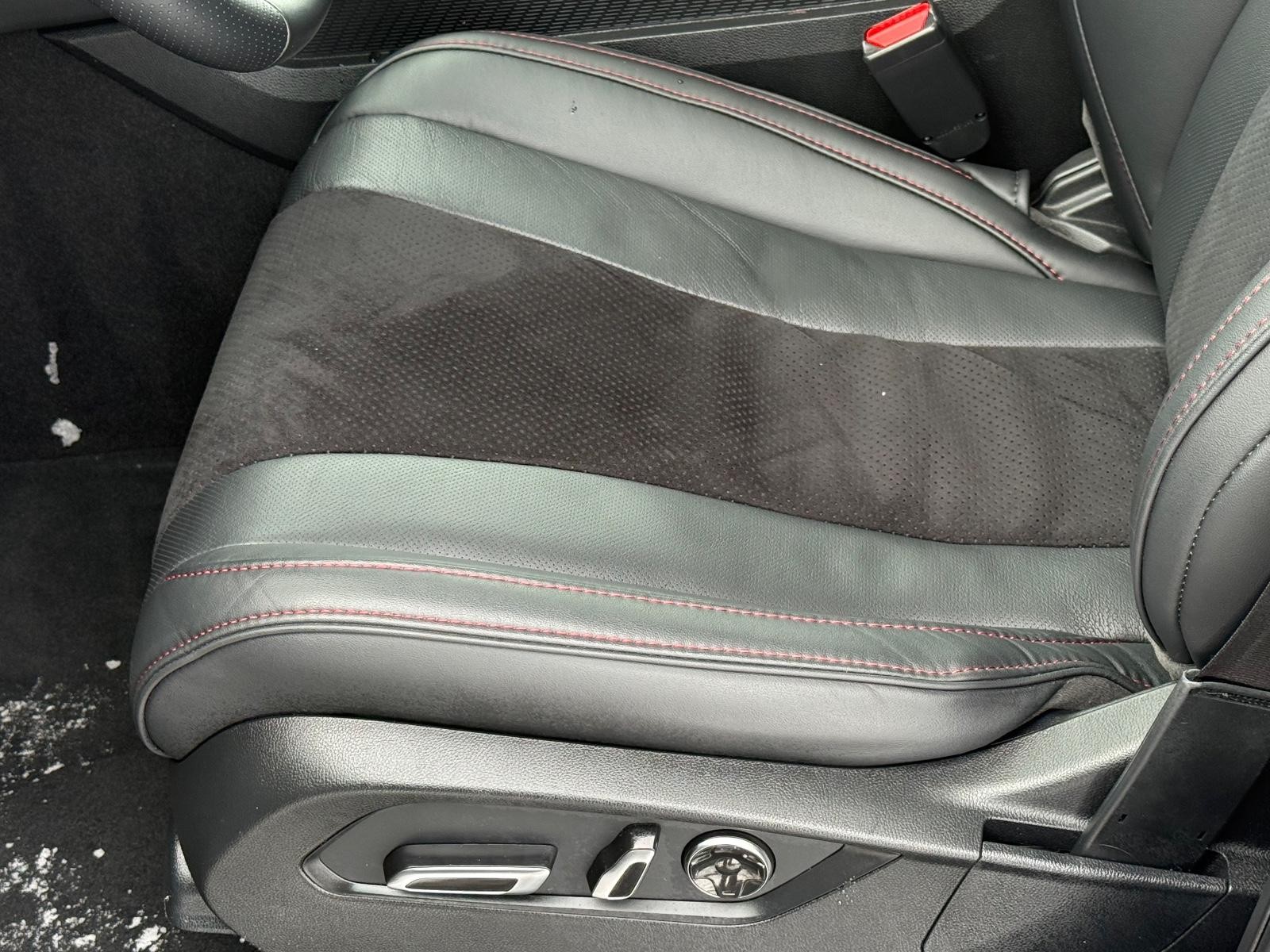 Acura MDX Vehicle Full-screen Gallery Image 23