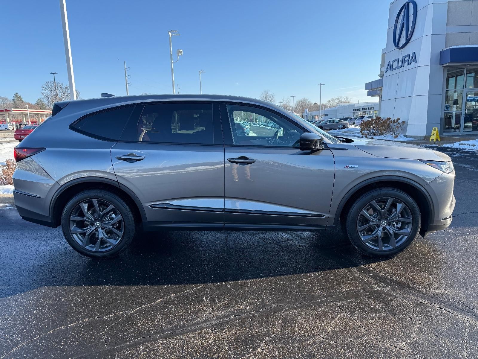 Acura MDX Vehicle Full-screen Gallery Image 02