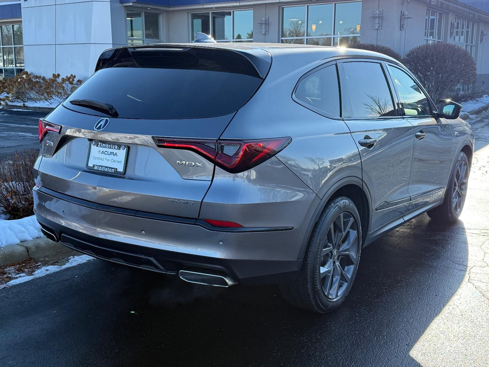 Acura MDX Vehicle Full-screen Gallery Image 03