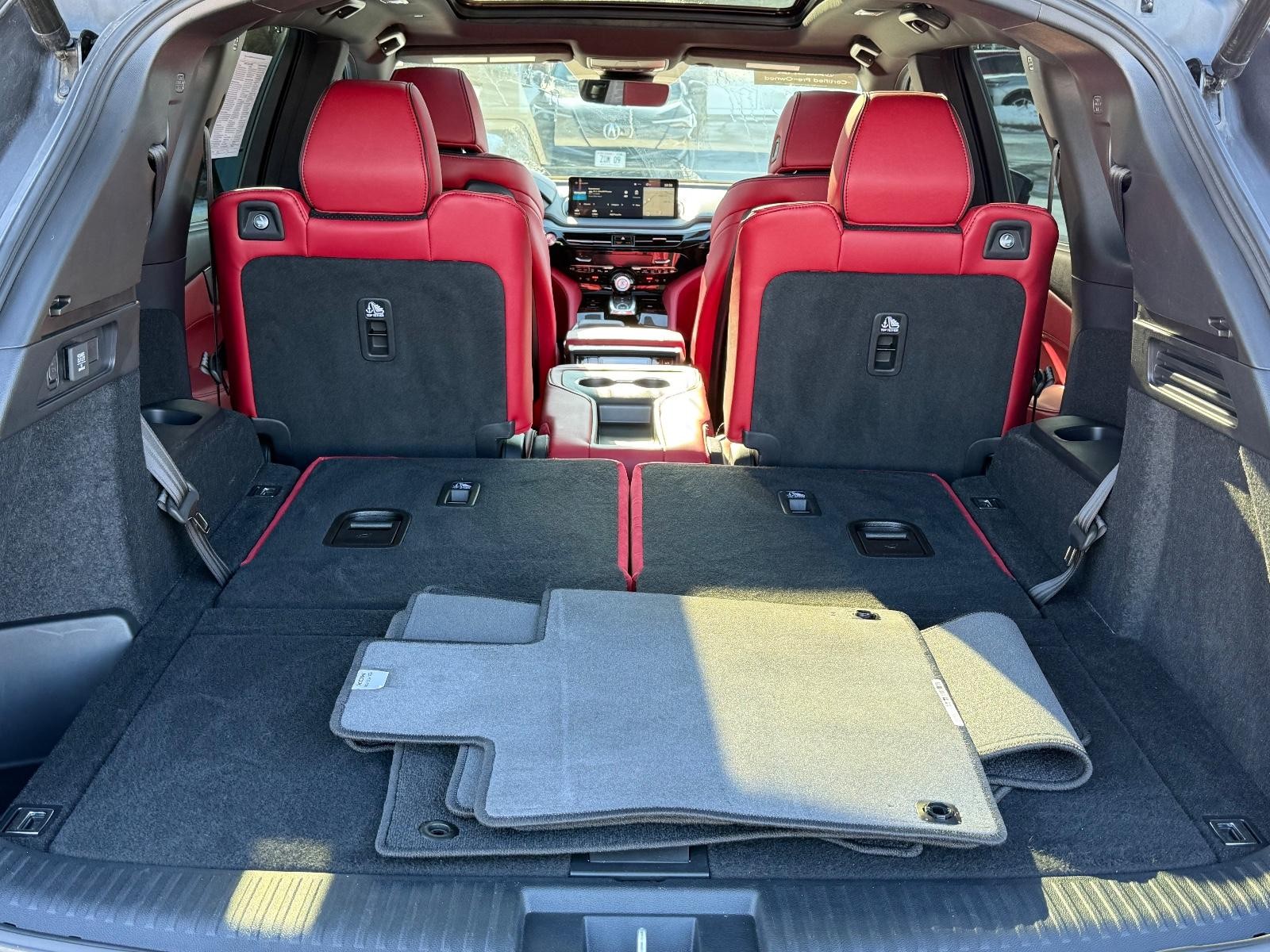 Acura MDX Vehicle Full-screen Gallery Image 05