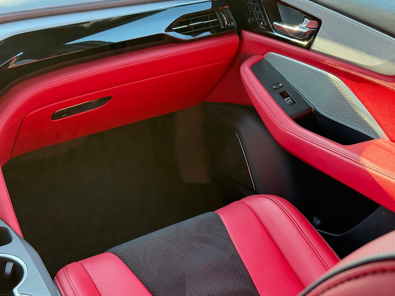 Acura MDX Vehicle Full-screen Gallery Image 15