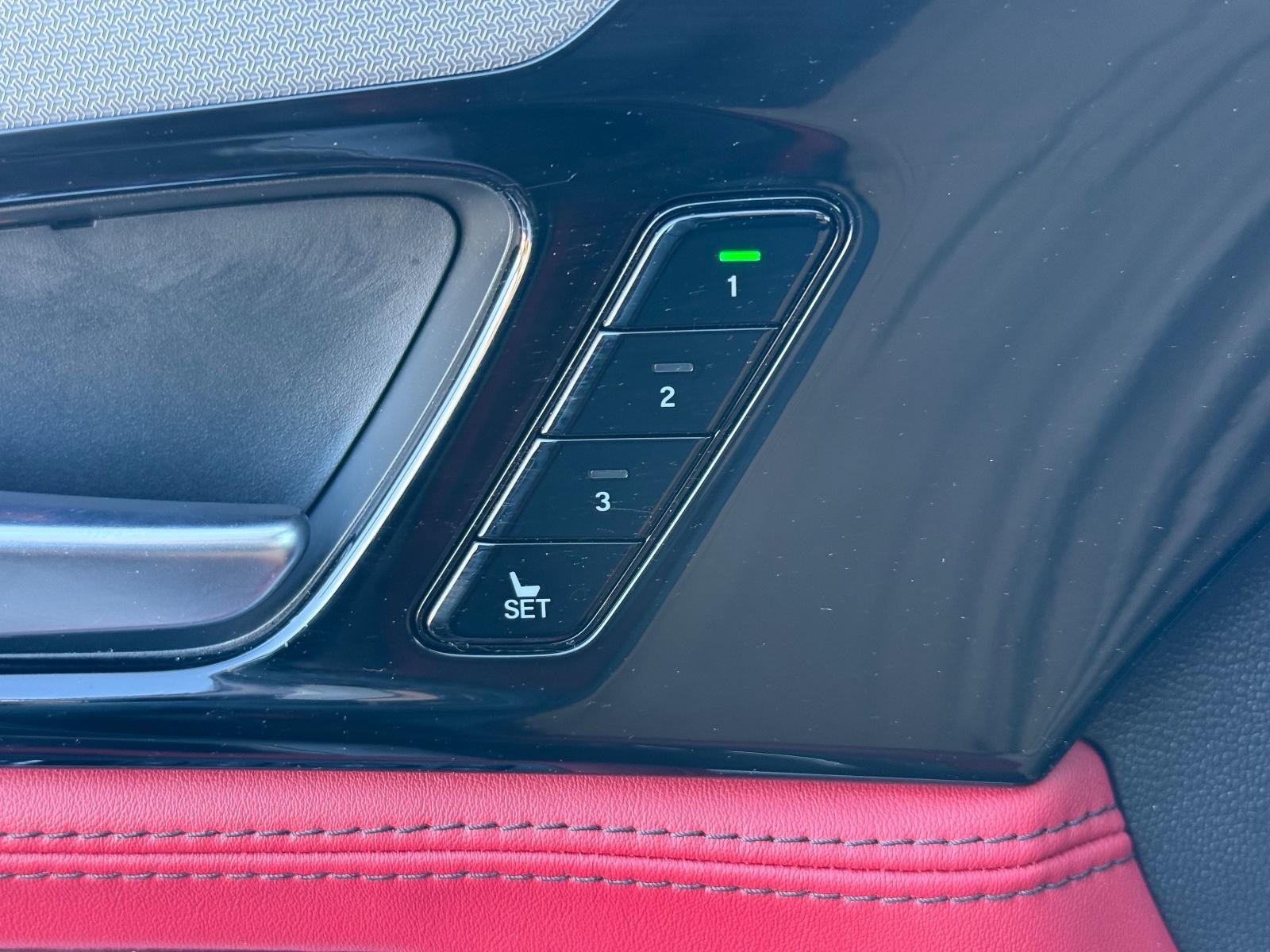 Acura MDX Vehicle Full-screen Gallery Image 16