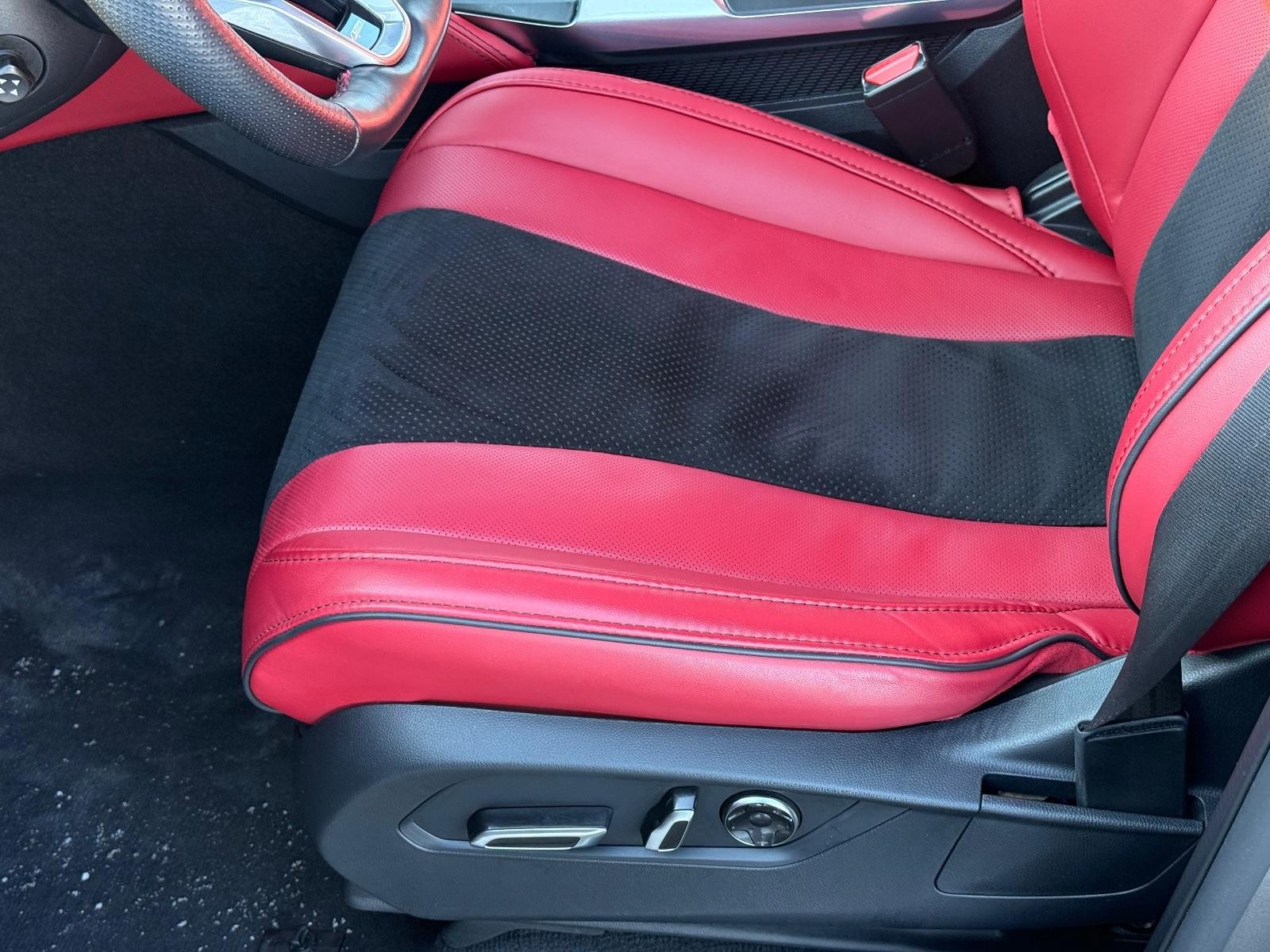 Acura MDX Vehicle Full-screen Gallery Image 23