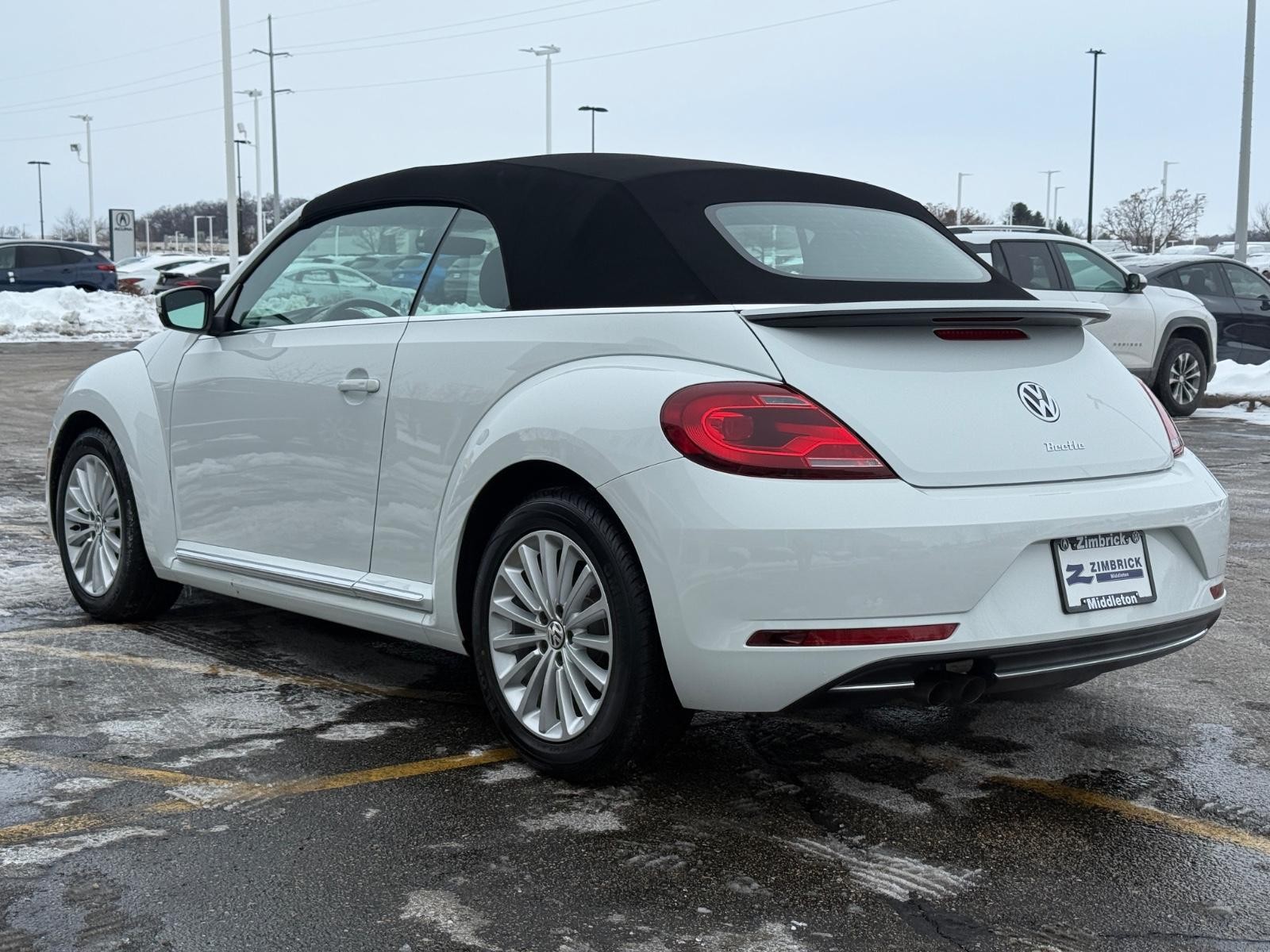 Volkswagen Beetle Convertible Vehicle Image 05