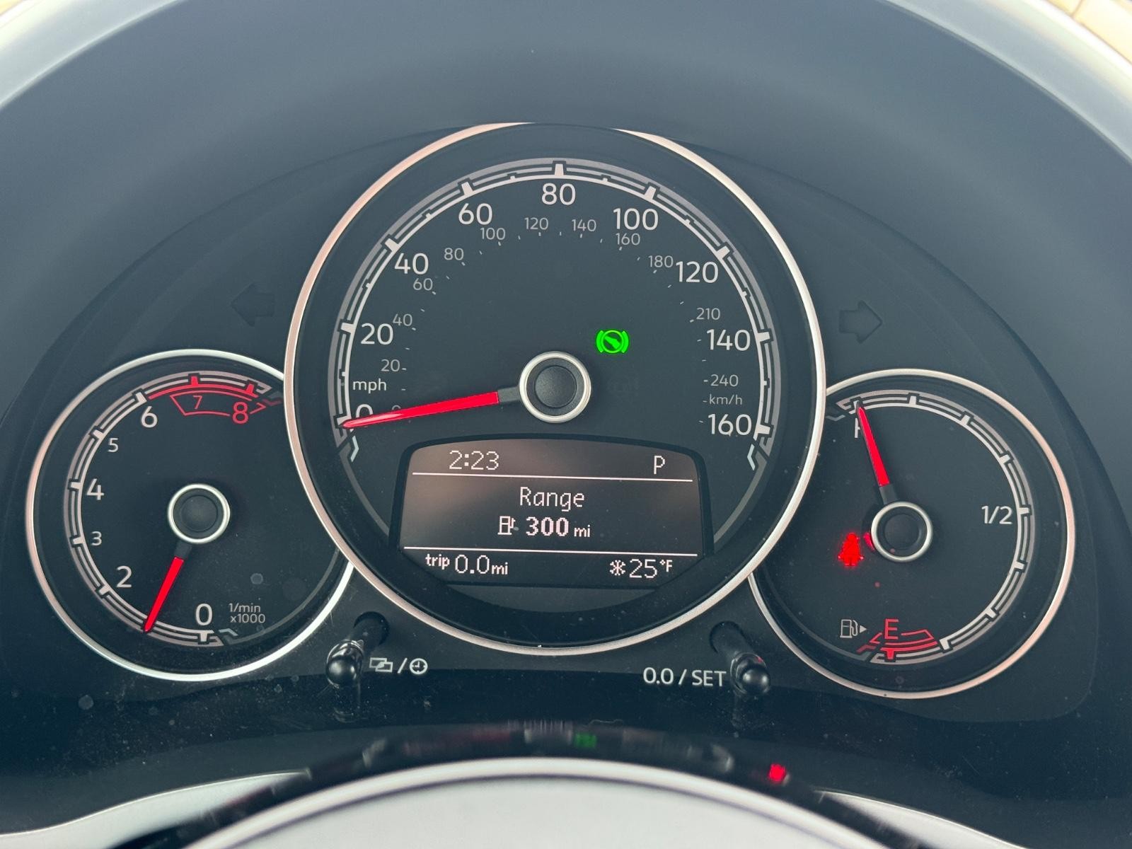 Volkswagen Beetle Convertible Vehicle Image 20