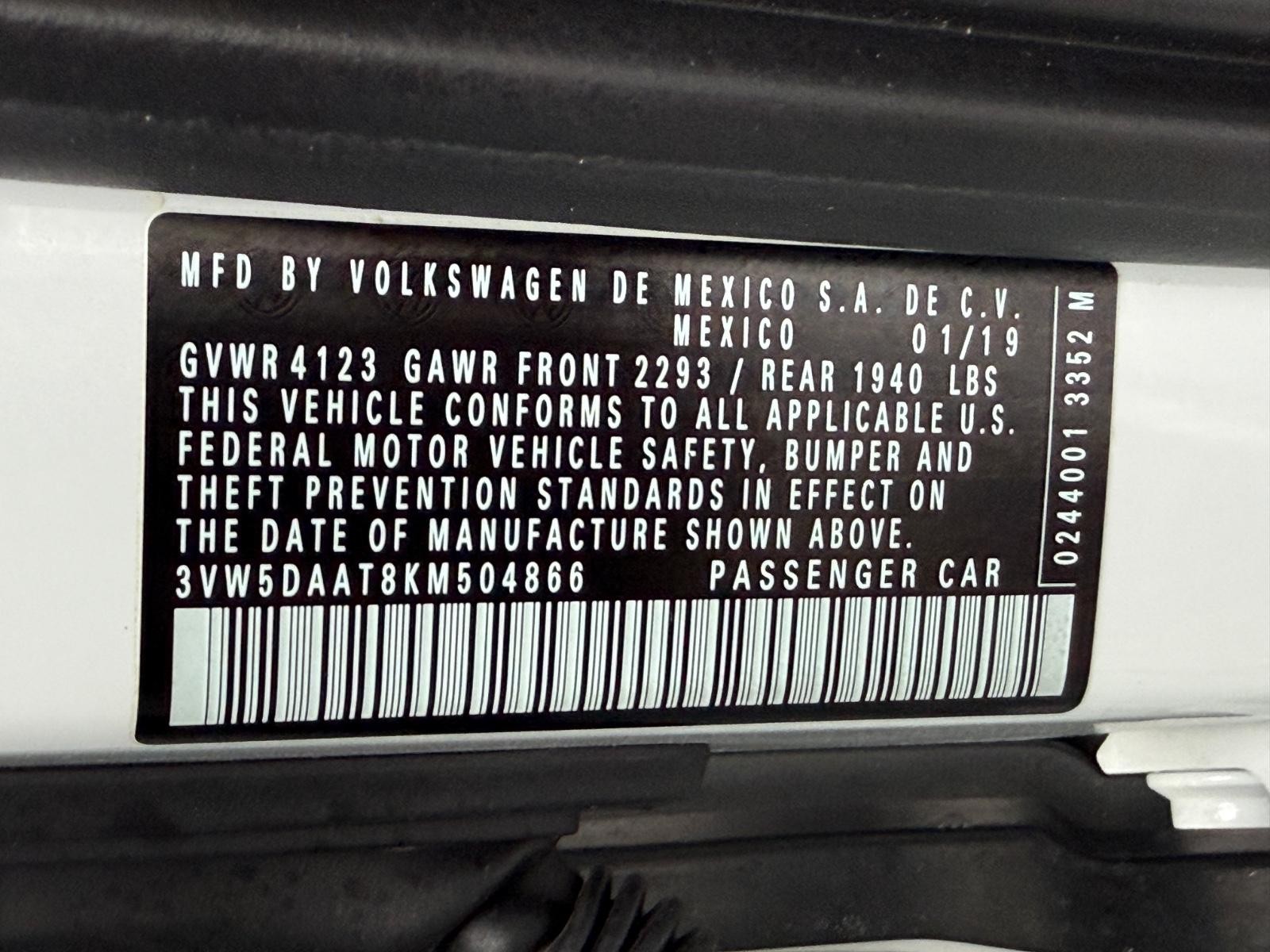 Volkswagen Beetle Convertible Vehicle Image 25