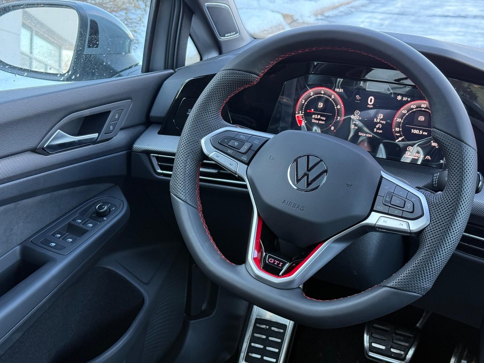 Volkswagen Golf GTI Vehicle Image 09