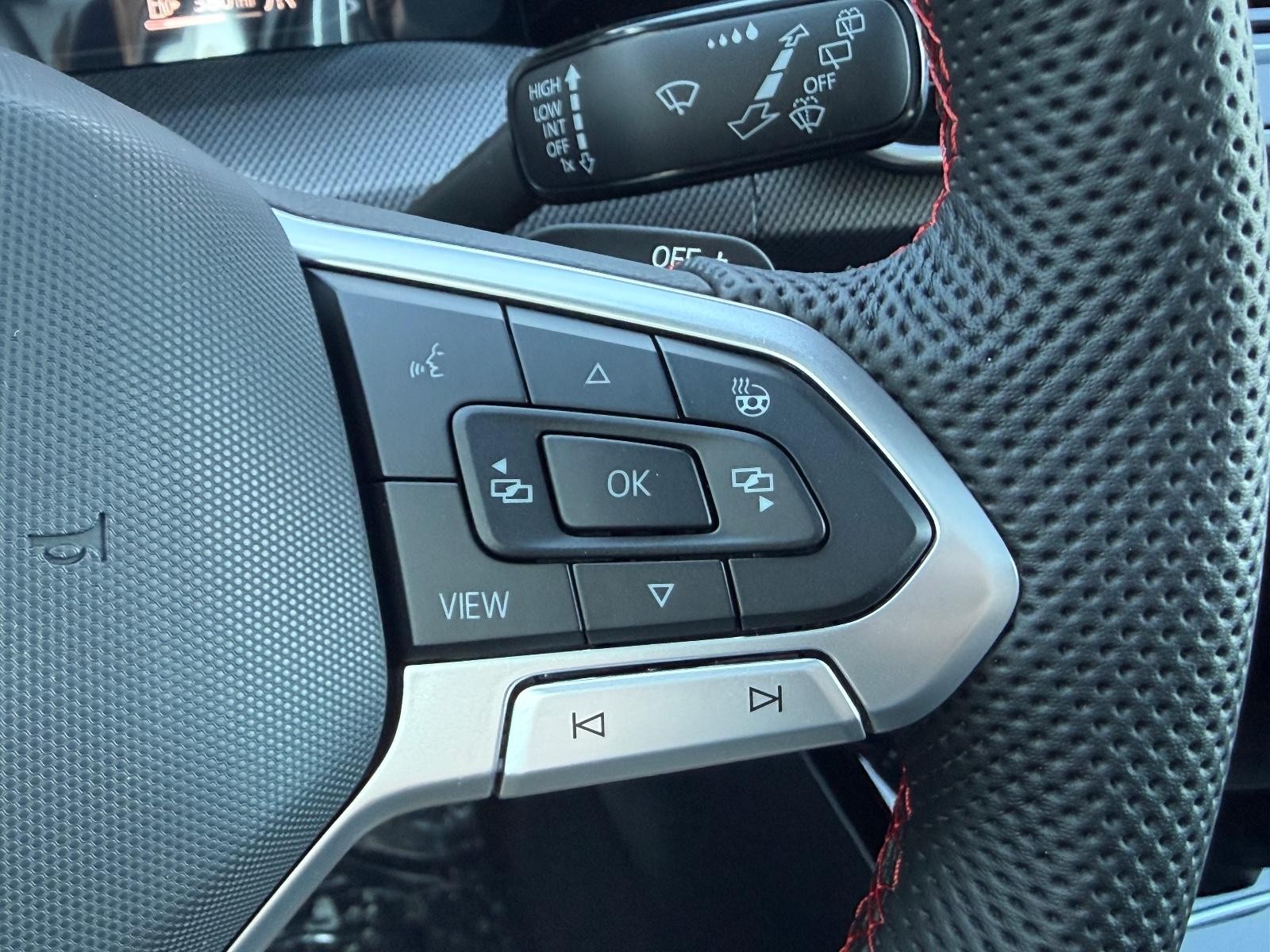 Volkswagen Golf GTI Vehicle Image 12