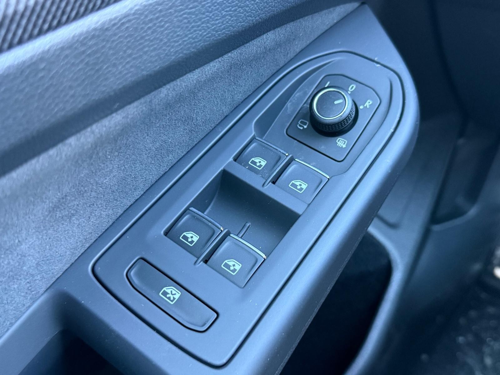 Volkswagen Golf GTI Vehicle Image 15