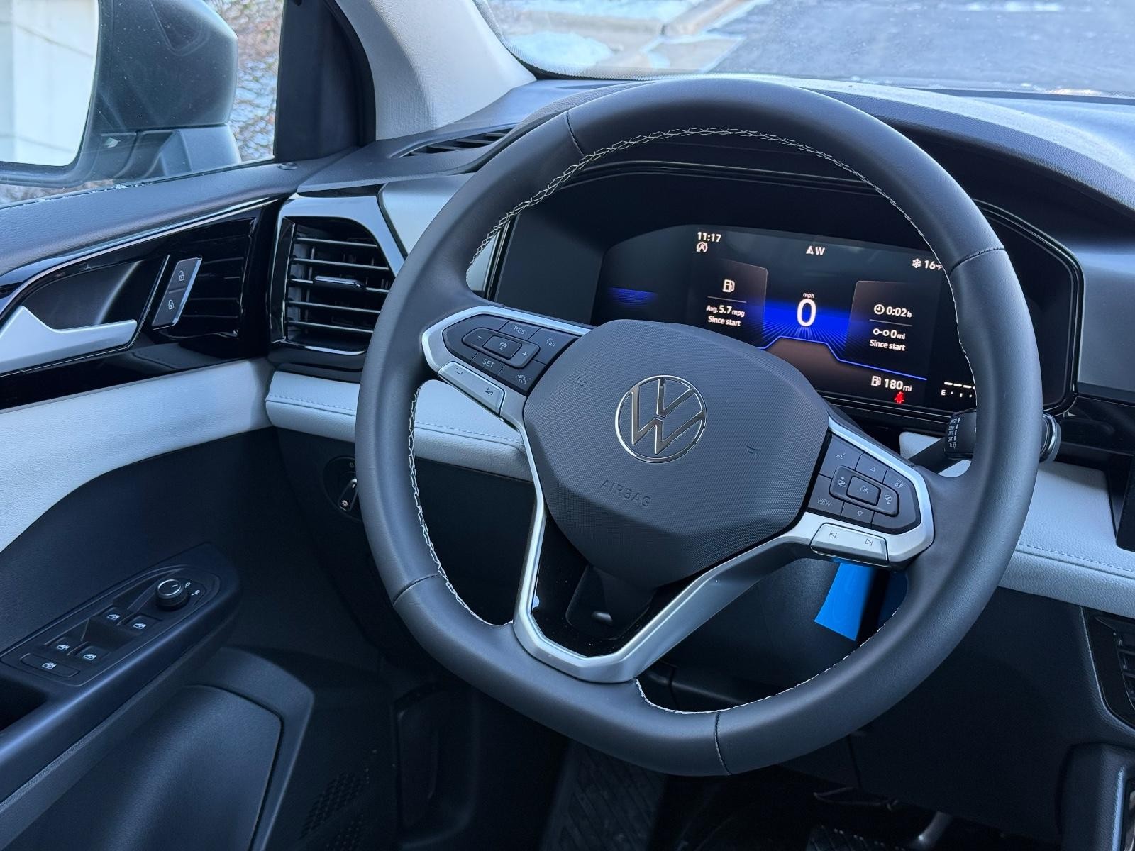 Volkswagen Taos Vehicle Image 09