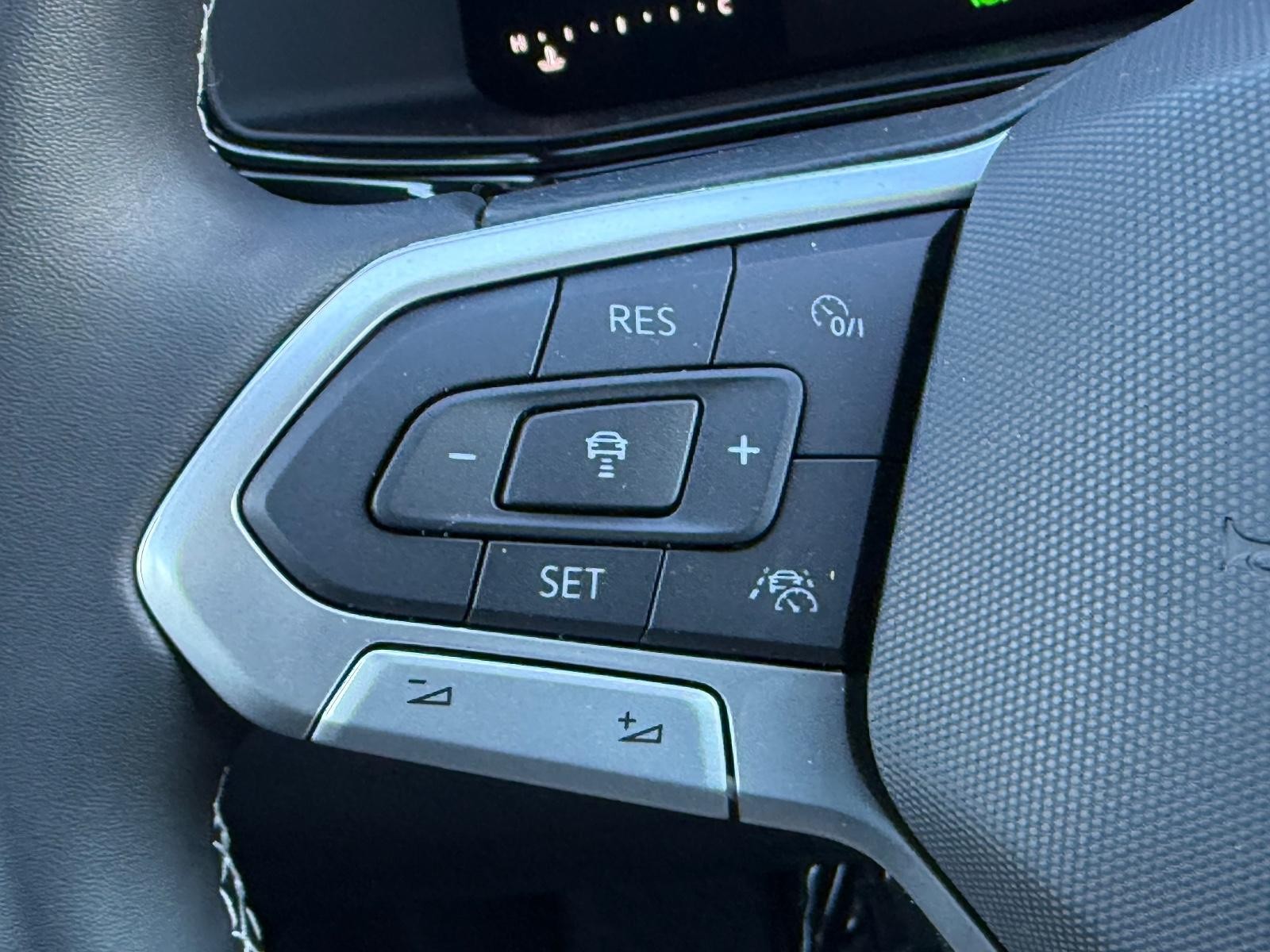 Volkswagen Taos Vehicle Image 11