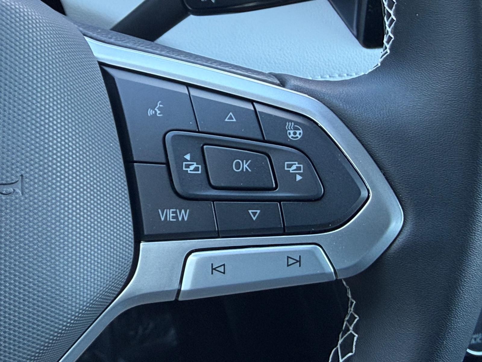 Volkswagen Taos Vehicle Image 12