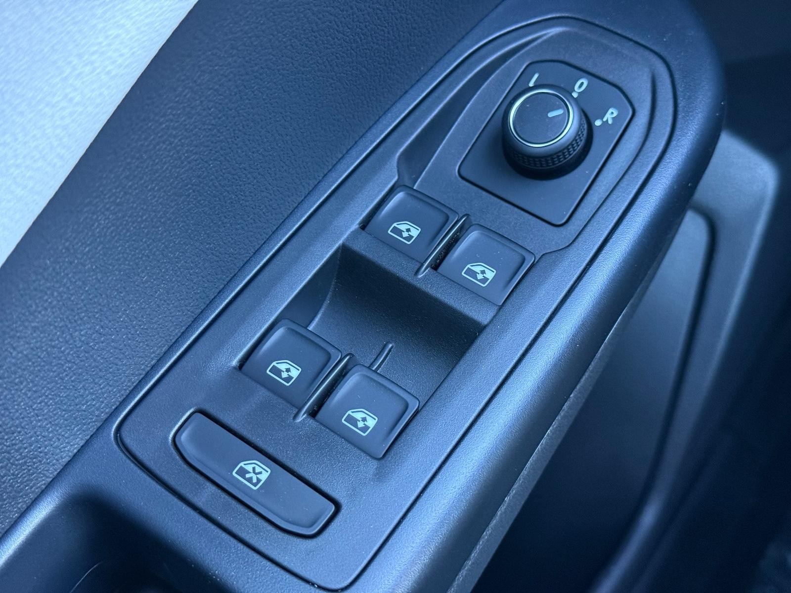 Volkswagen Taos Vehicle Image 14