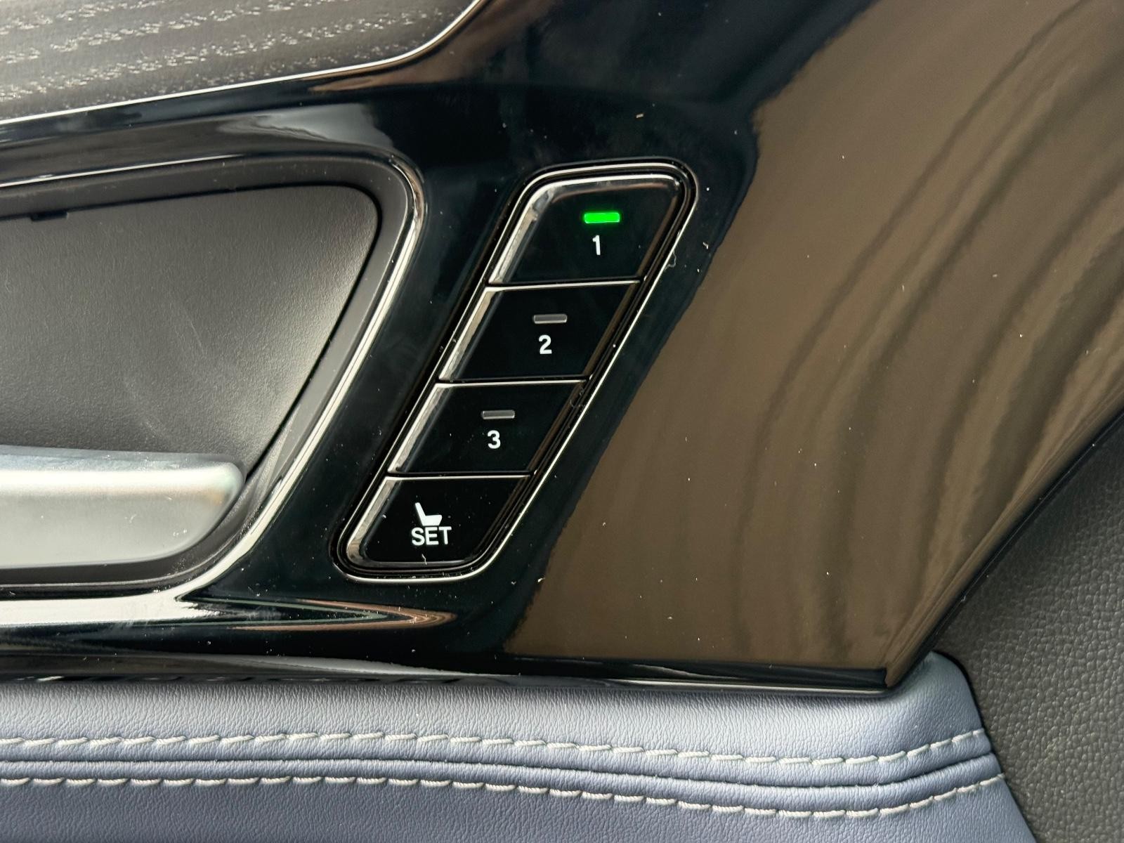 Acura MDX Vehicle Image 10