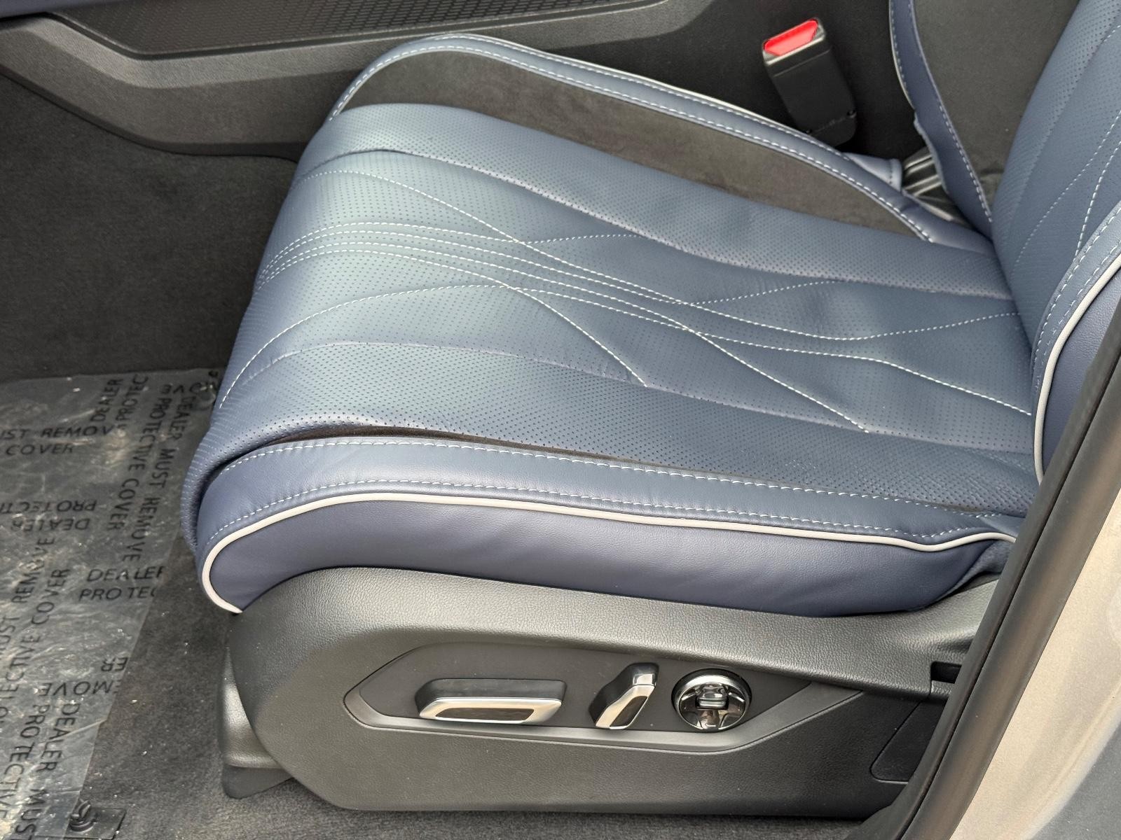 Acura MDX Vehicle Image 16