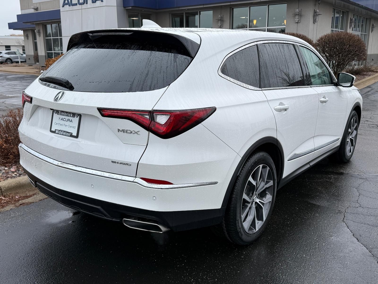 Acura MDX Vehicle Full-screen Gallery Image 03