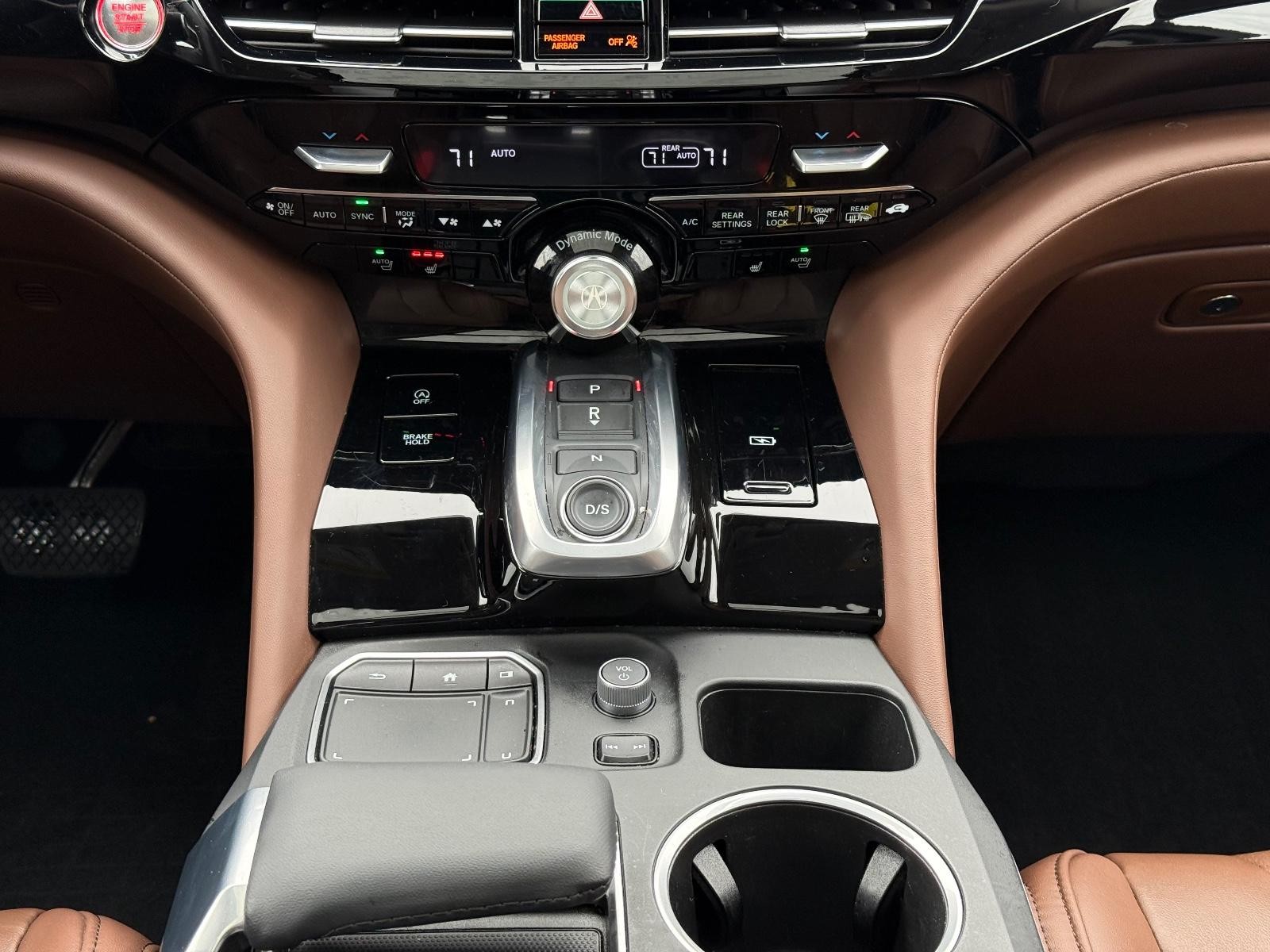 Acura MDX Vehicle Full-screen Gallery Image 08