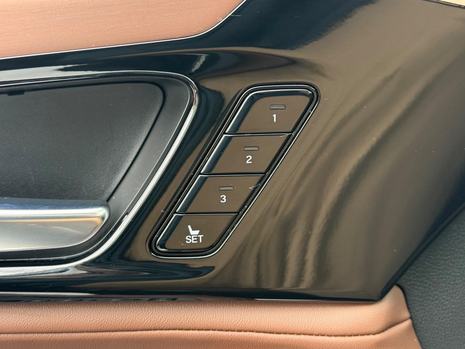 Acura MDX Vehicle Full-screen Gallery Image 11