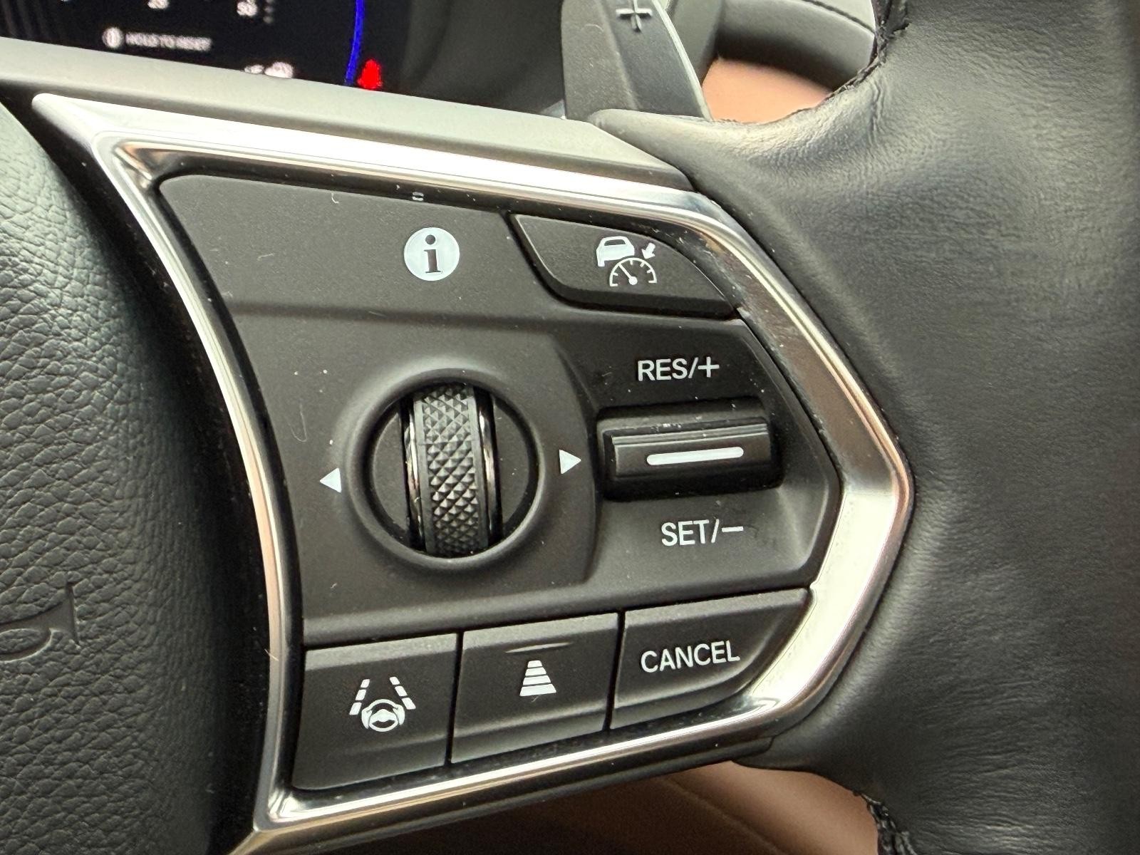 Acura MDX Vehicle Full-screen Gallery Image 13