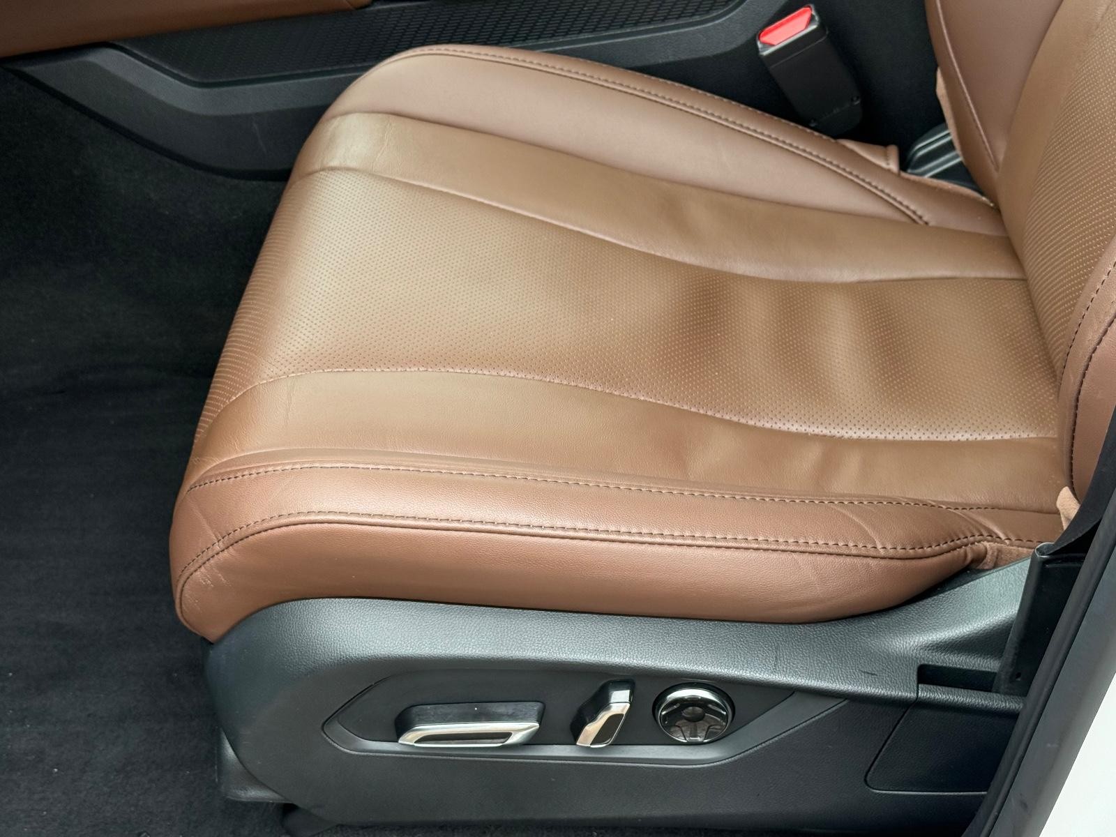 Acura MDX Vehicle Full-screen Gallery Image 20