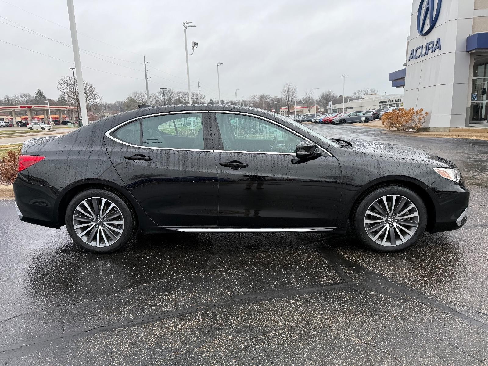 Acura TLX Vehicle Full-screen Gallery Image 02