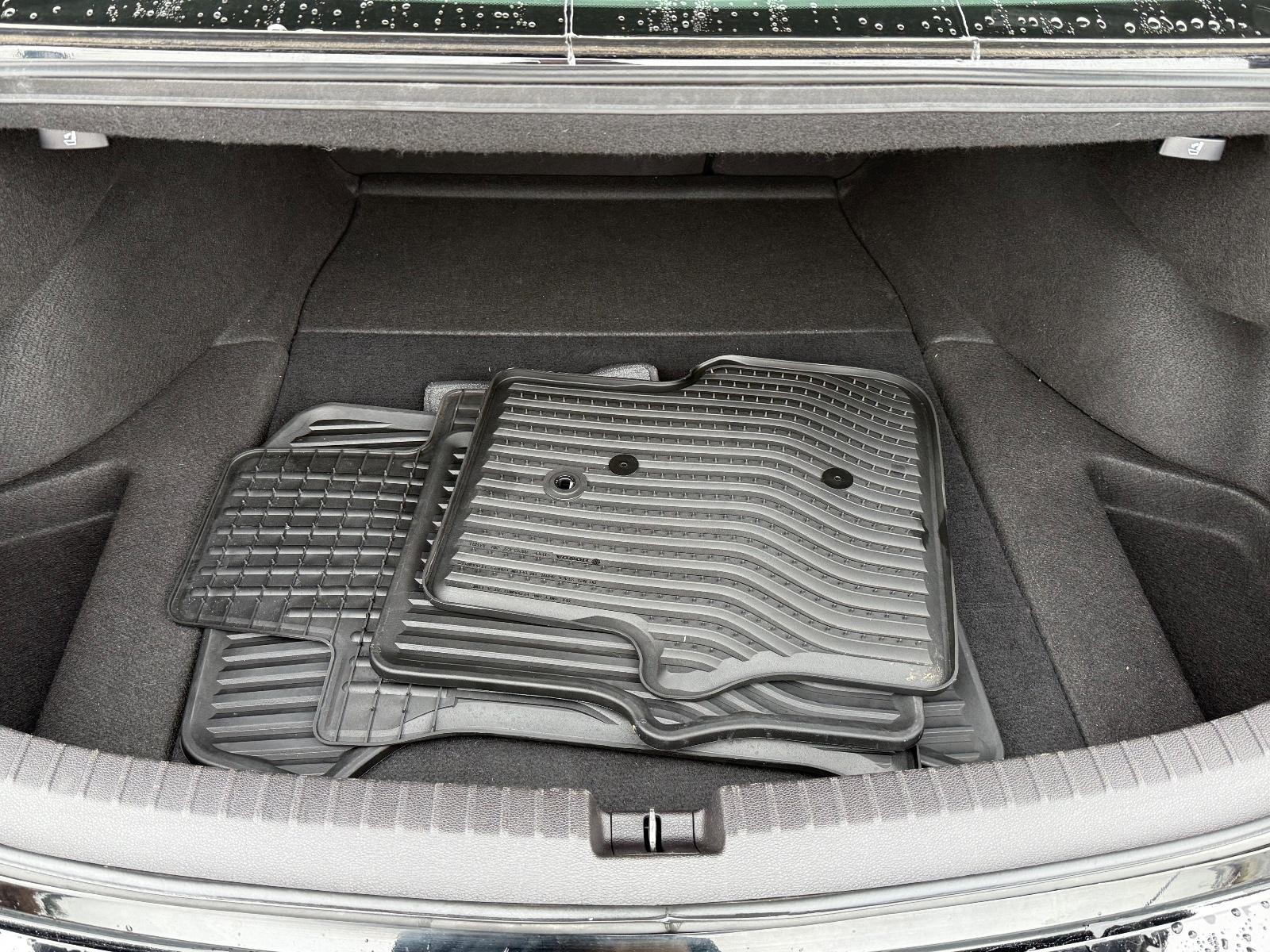 Acura TLX Vehicle Full-screen Gallery Image 05