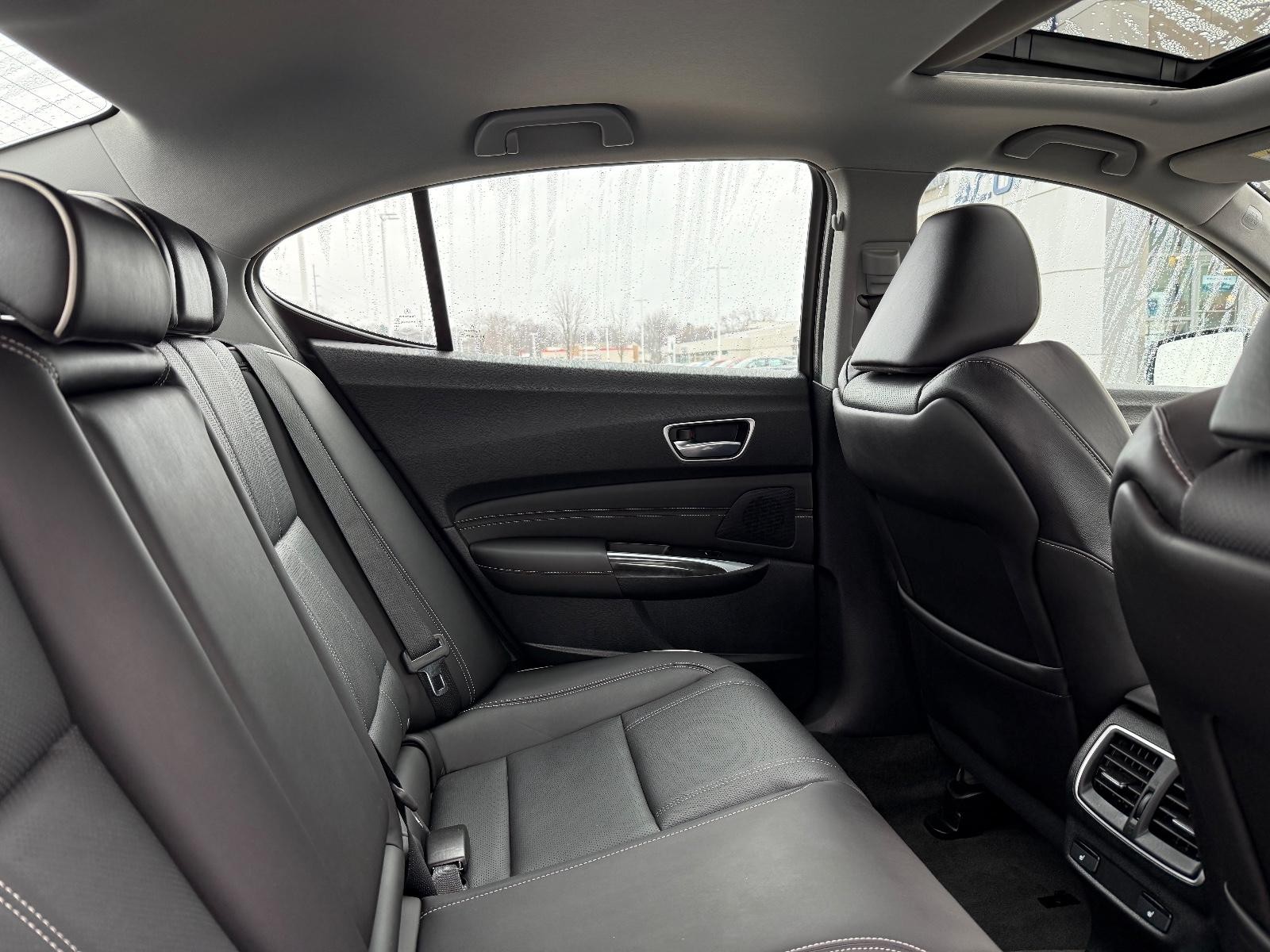 Acura TLX Vehicle Full-screen Gallery Image 10