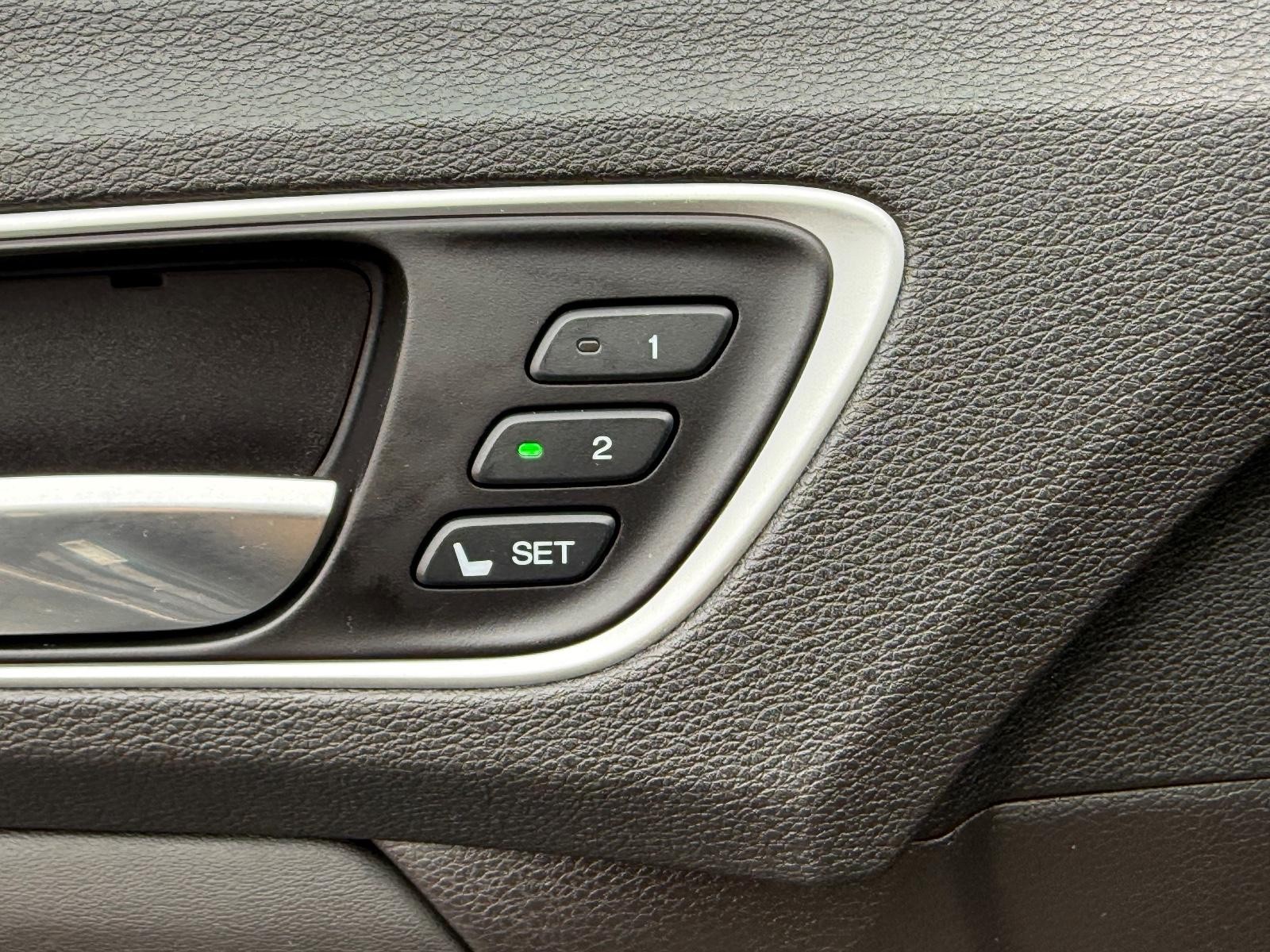 Acura TLX Vehicle Full-screen Gallery Image 16