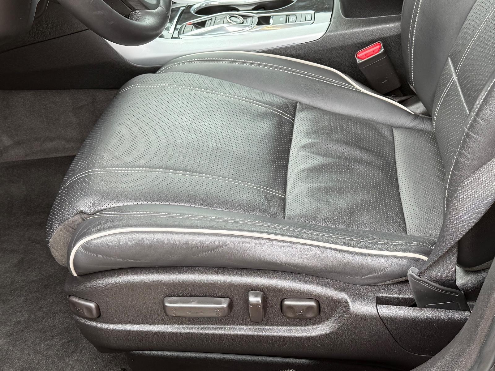 Acura TLX Vehicle Full-screen Gallery Image 23