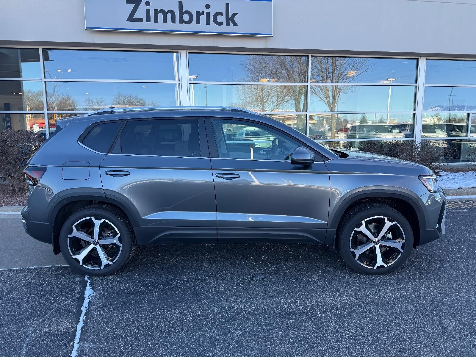 Volkswagen Taos Vehicle Image 02