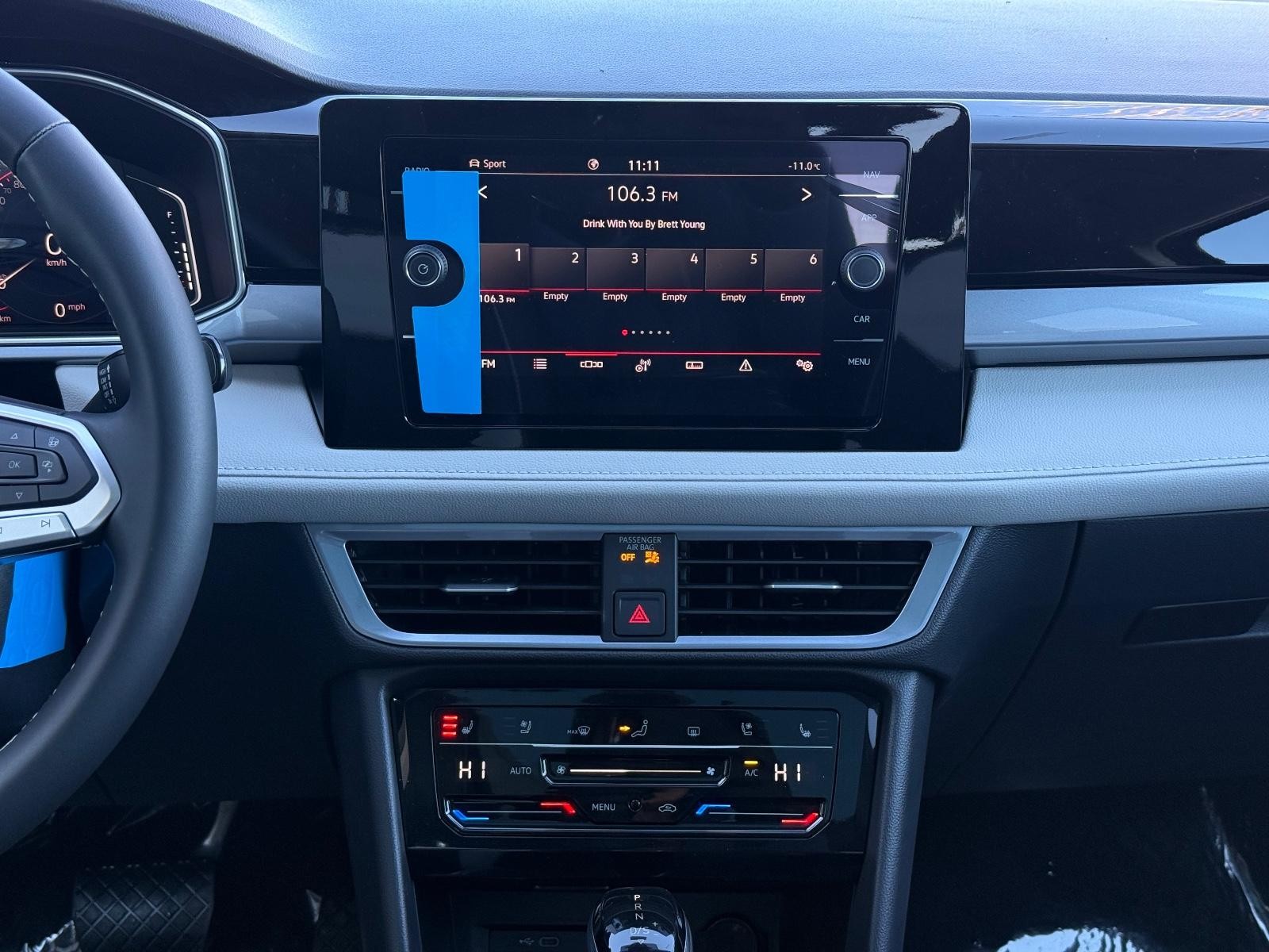 Volkswagen Taos Vehicle Image 07