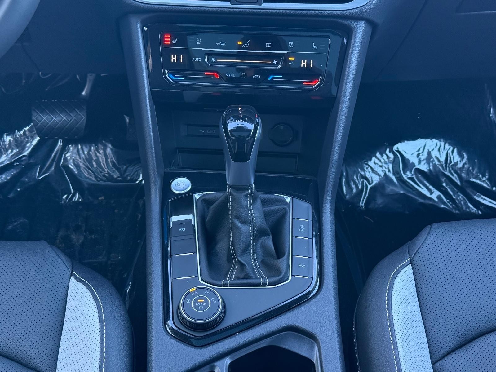 Volkswagen Taos Vehicle Image 08