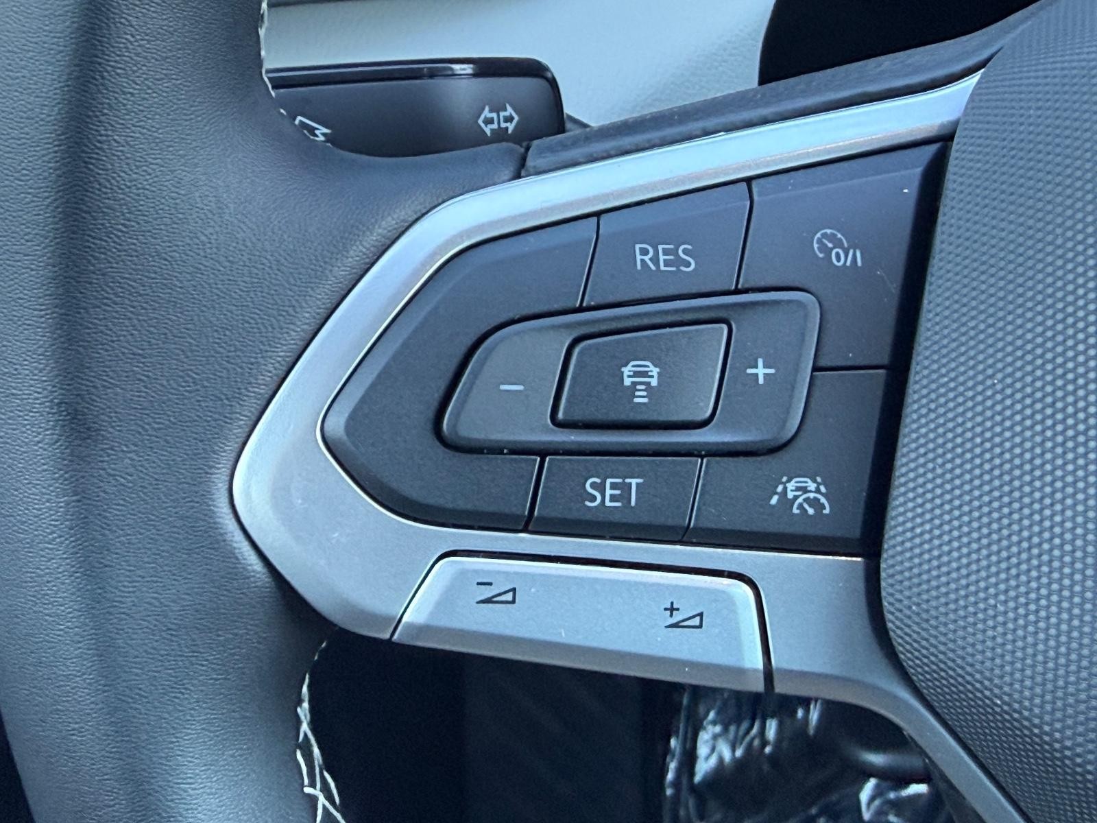 Volkswagen Taos Vehicle Image 11