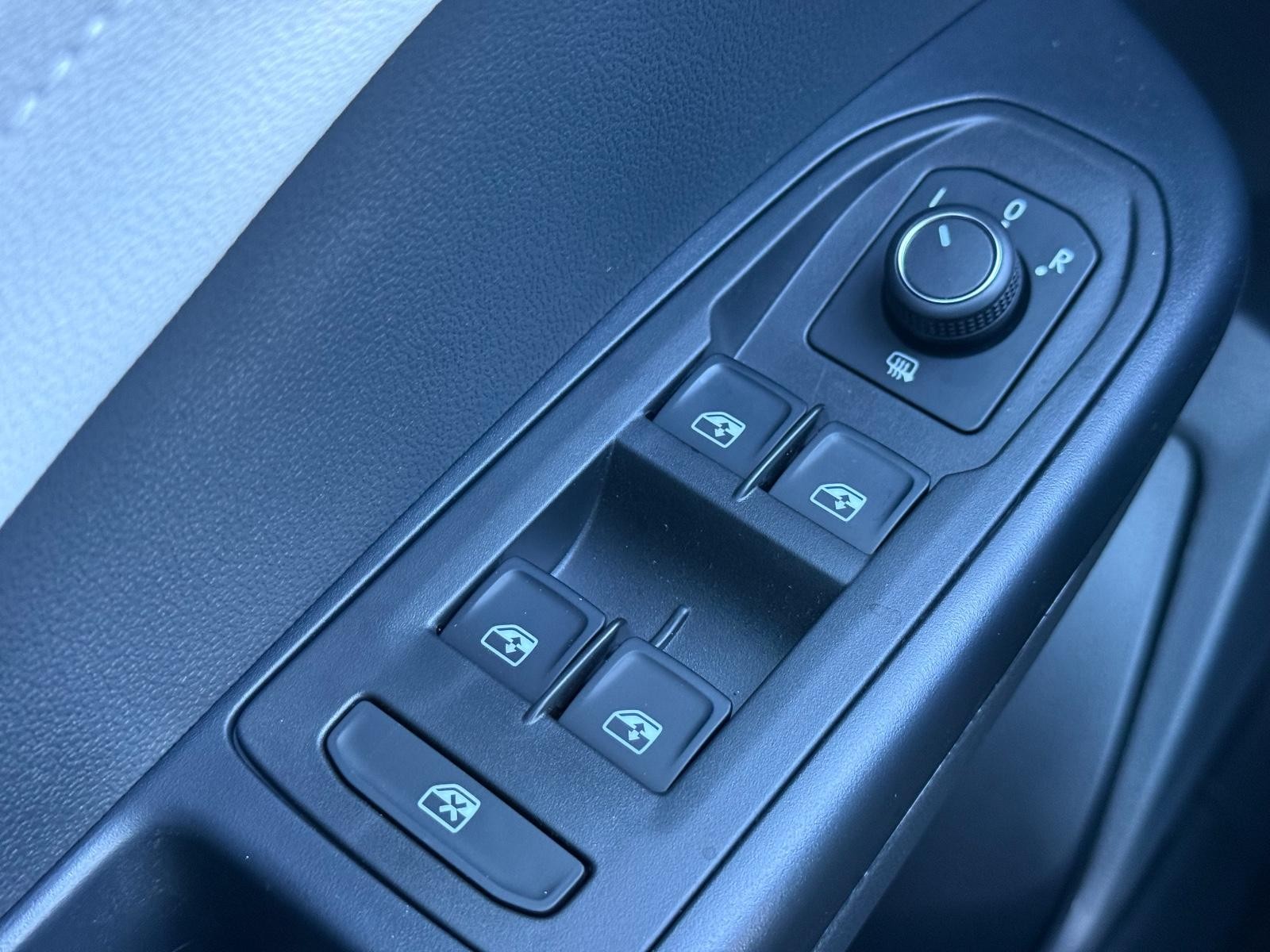 Volkswagen Taos Vehicle Image 15