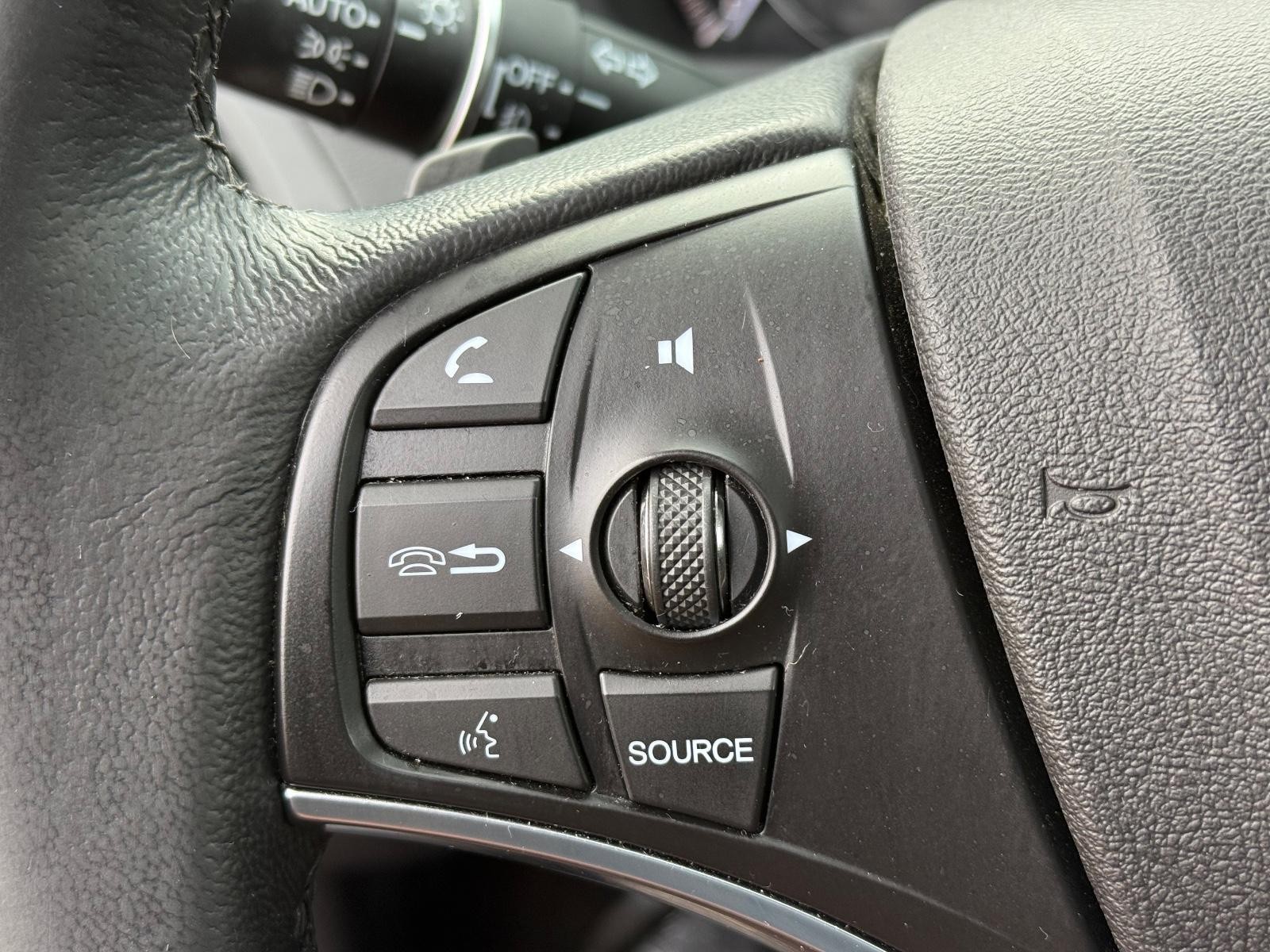 Acura MDX Vehicle Image 17