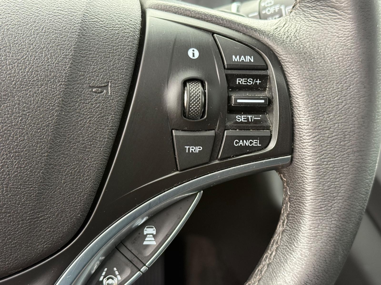 Acura MDX Vehicle Image 18