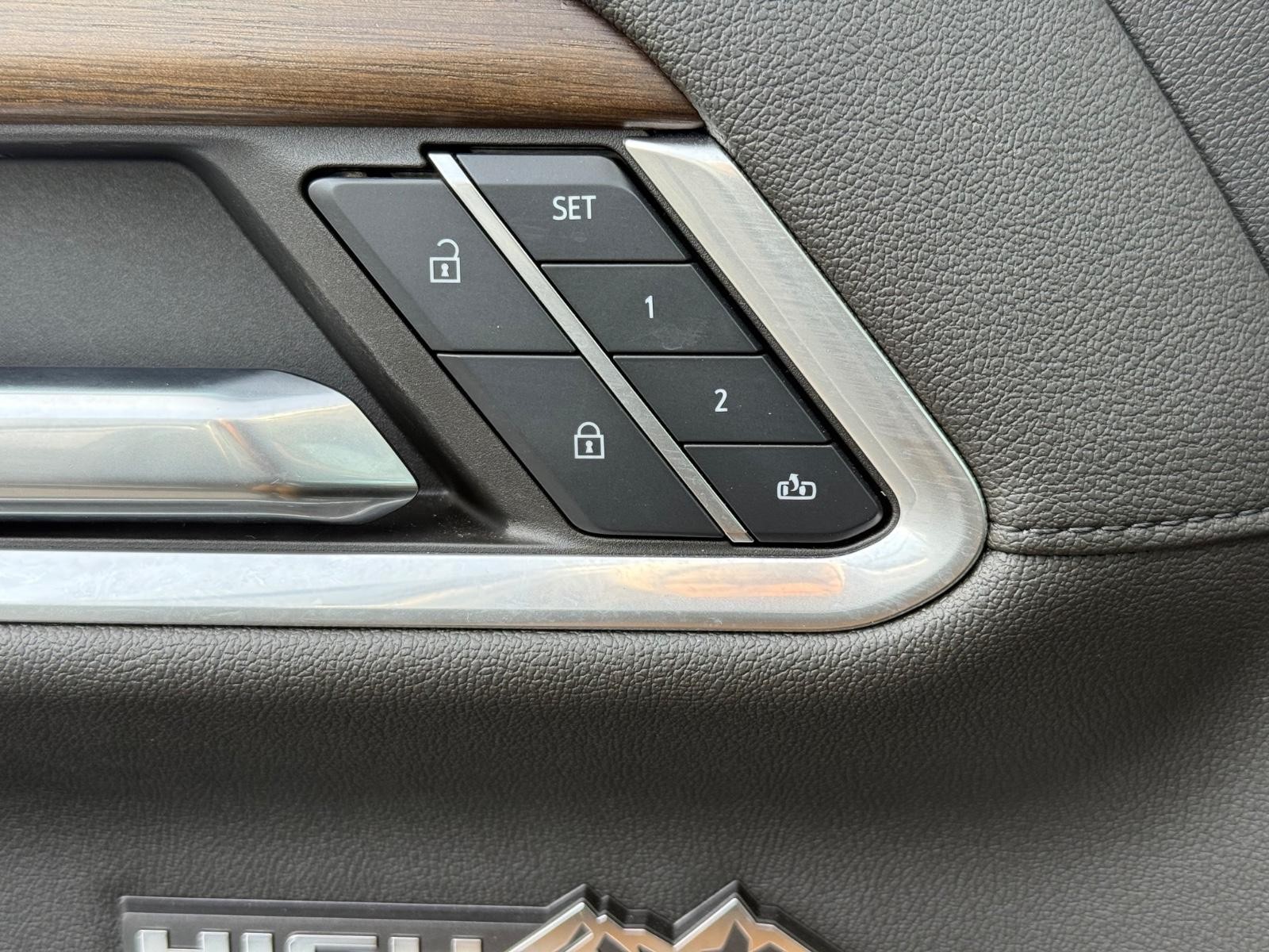 Chevrolet Silverado 1500 Vehicle Image 16