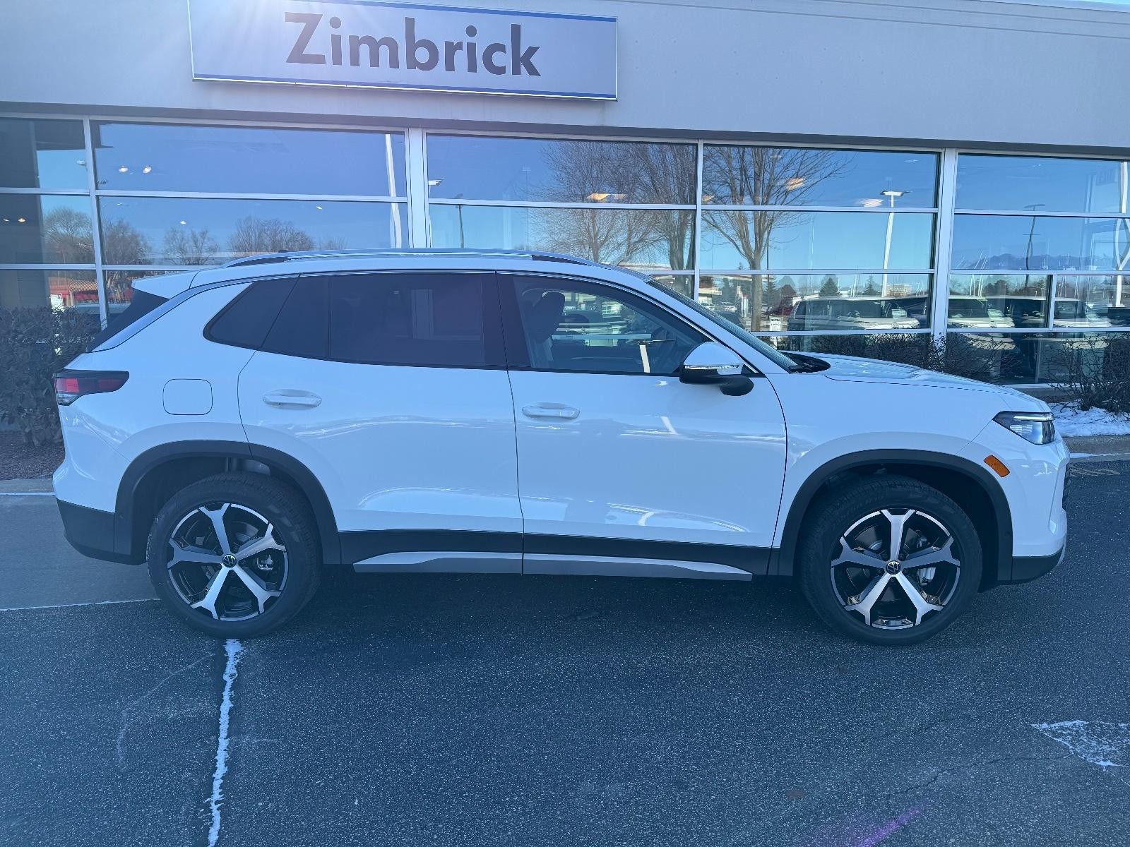 Volkswagen Tiguan Vehicle Image 02