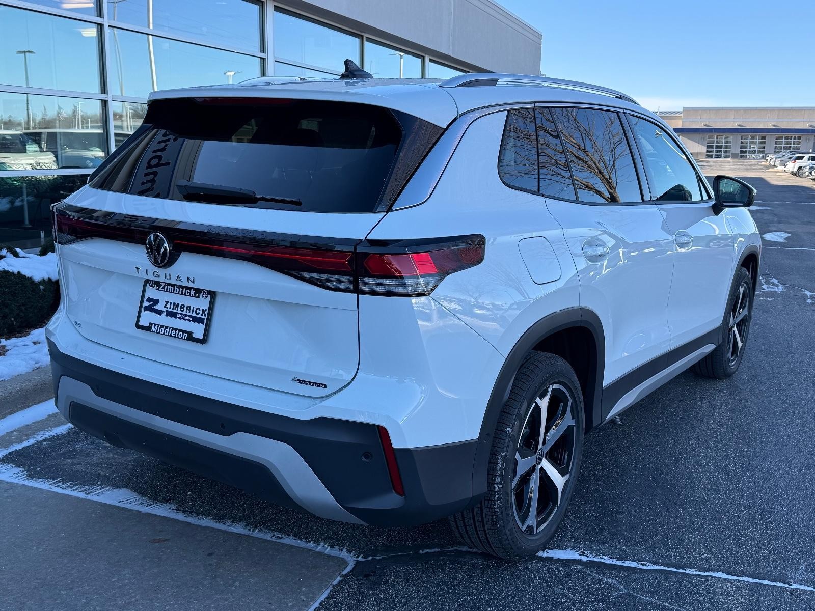 Volkswagen Tiguan Vehicle Image 03