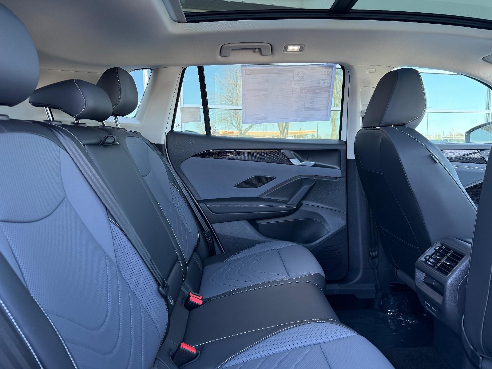 Volkswagen Tiguan Vehicle Image 05