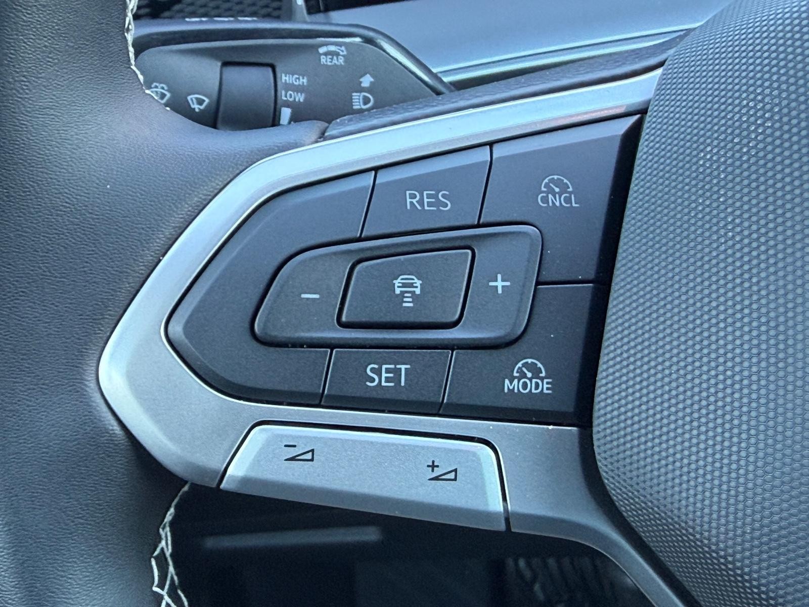 Volkswagen Tiguan Vehicle Image 10