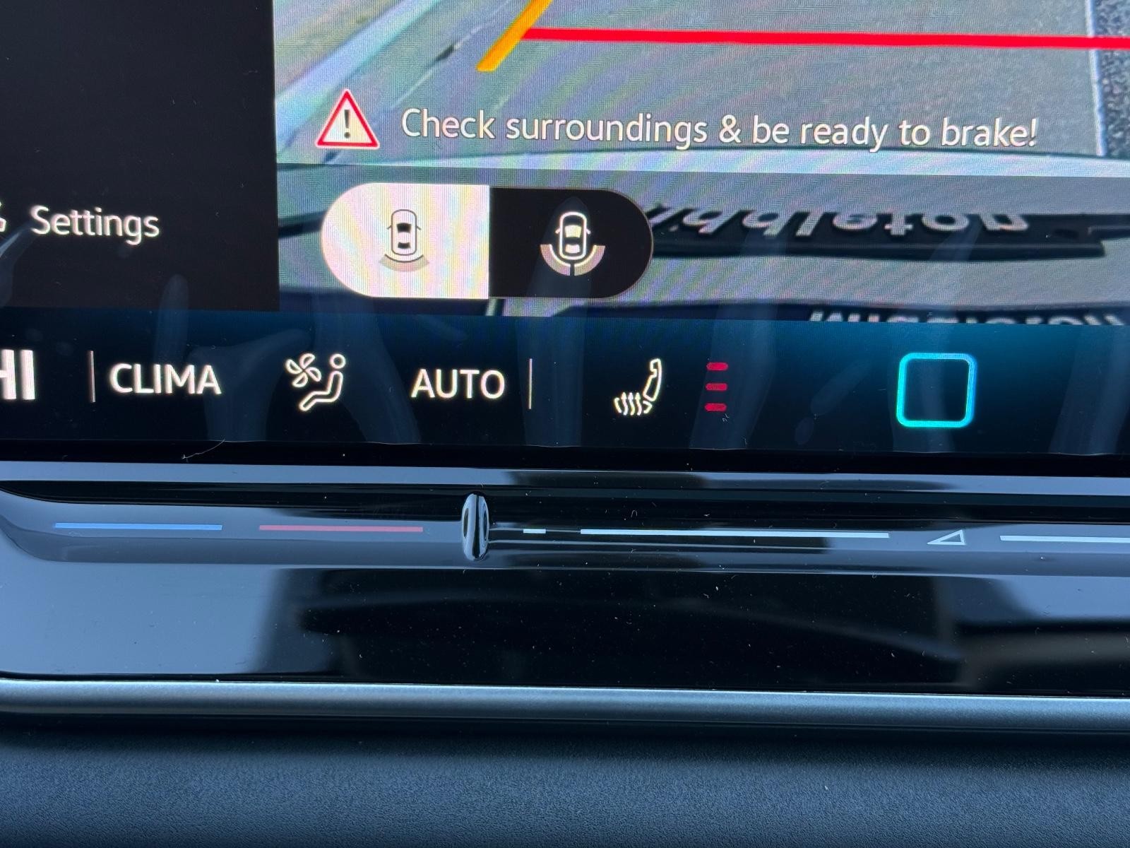 Volkswagen Tiguan Vehicle Image 14