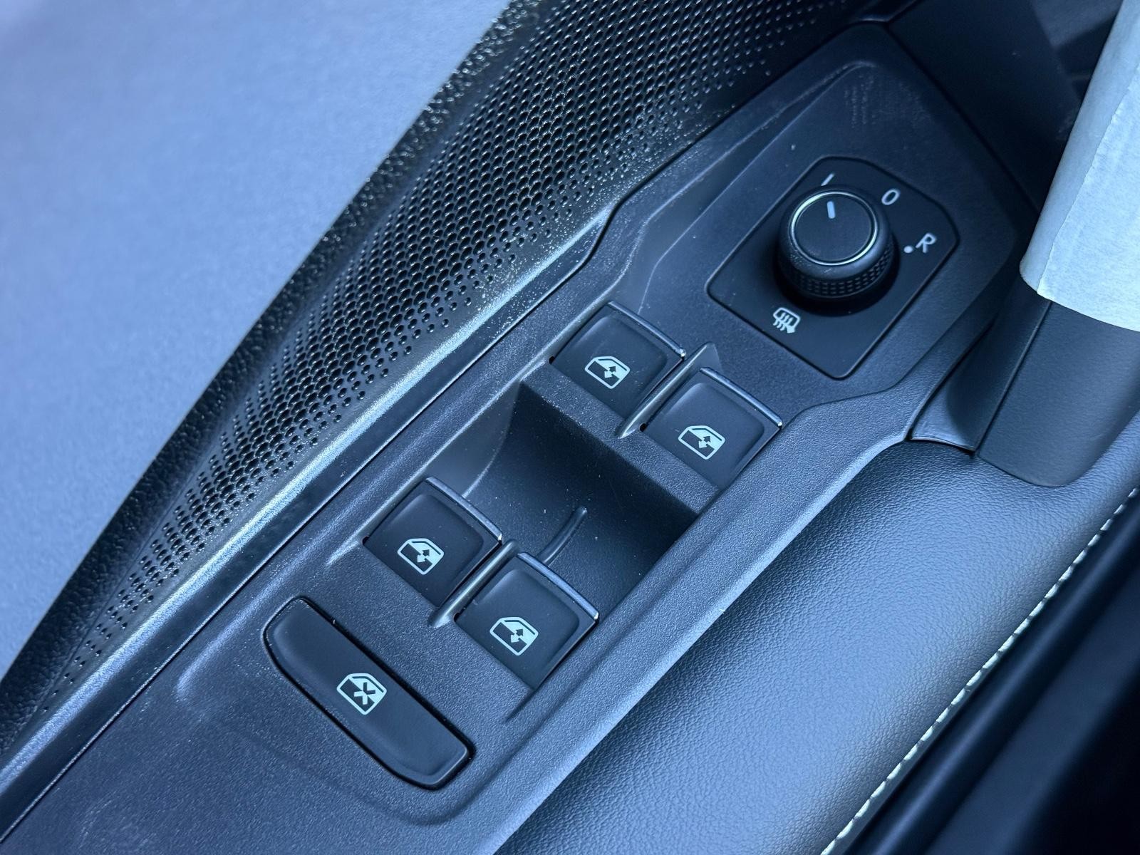 Volkswagen Tiguan Vehicle Image 15