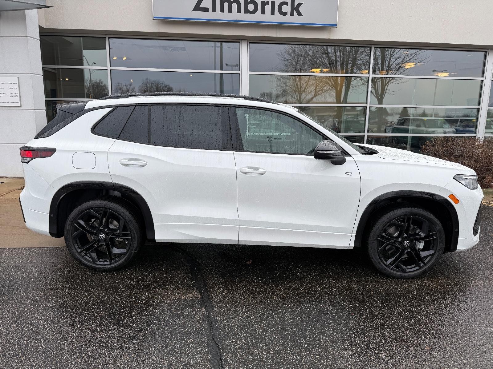 Volkswagen Tiguan Vehicle Image 02