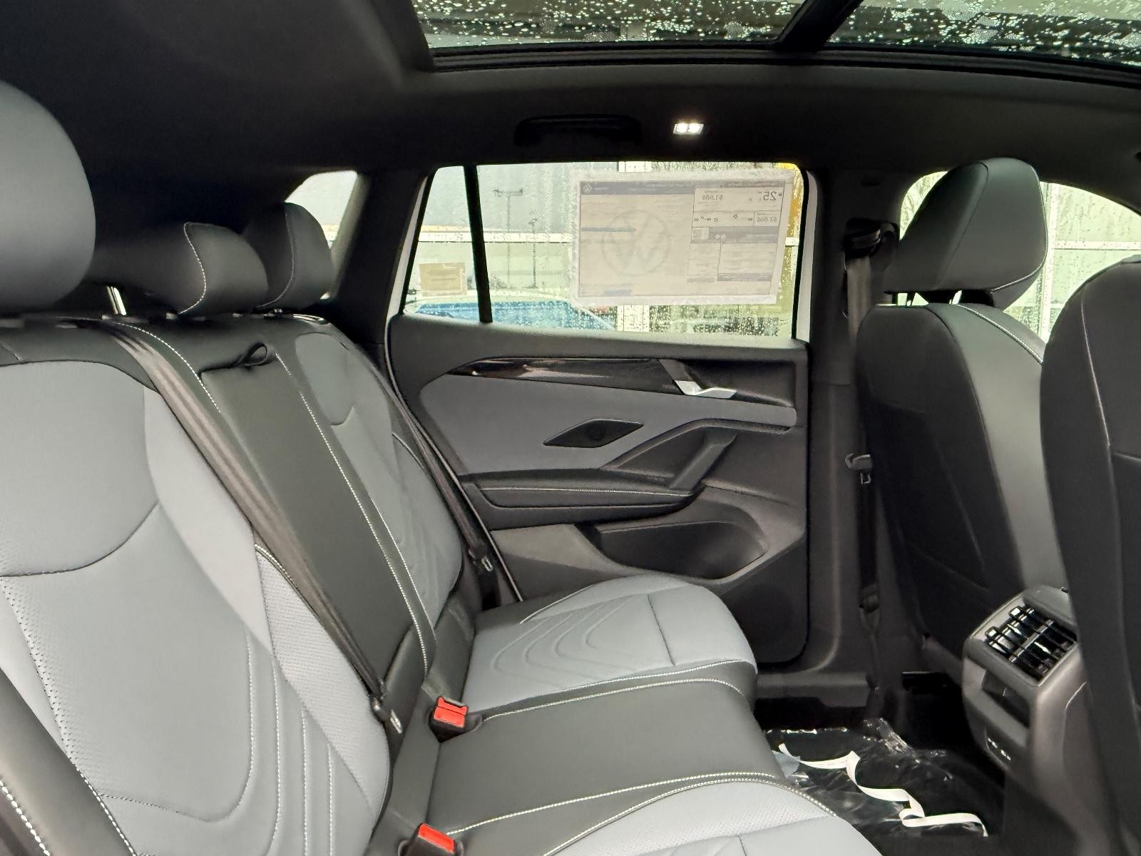 Volkswagen Tiguan Vehicle Image 05