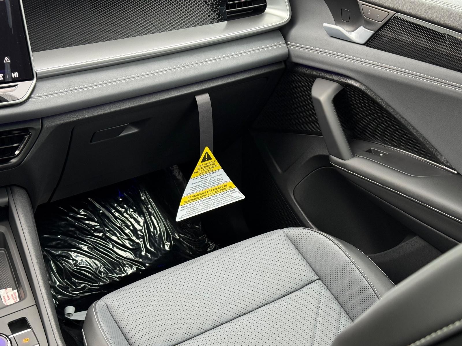 Volkswagen Tiguan Vehicle Image 09