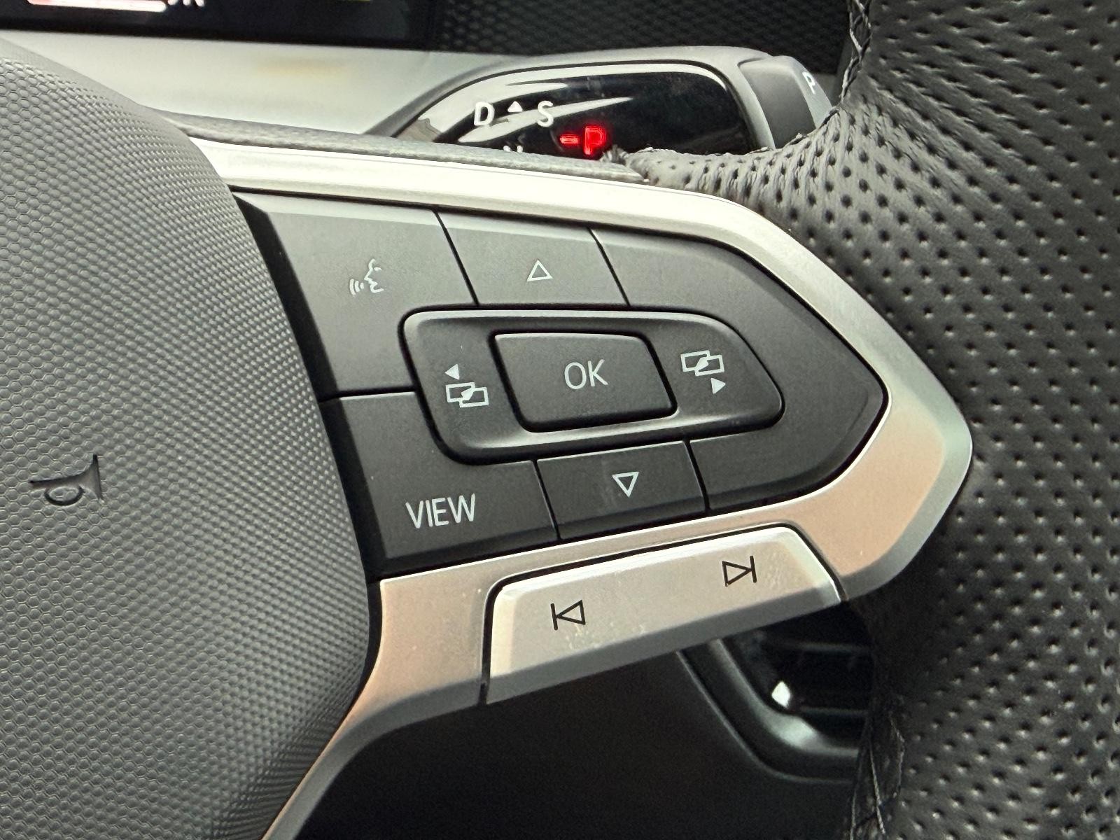 Volkswagen Tiguan Vehicle Image 11