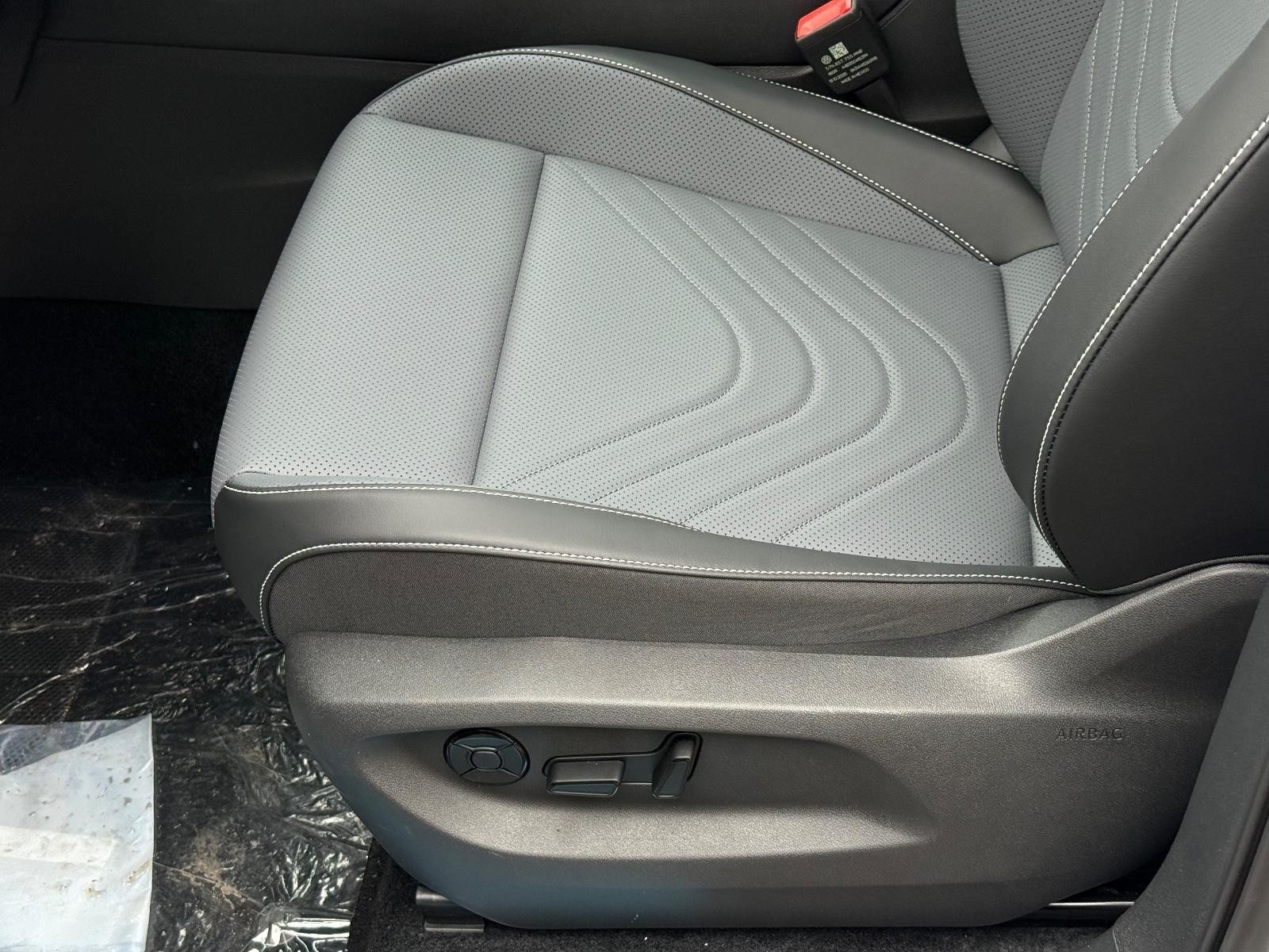 Volkswagen Tiguan Vehicle Image 16