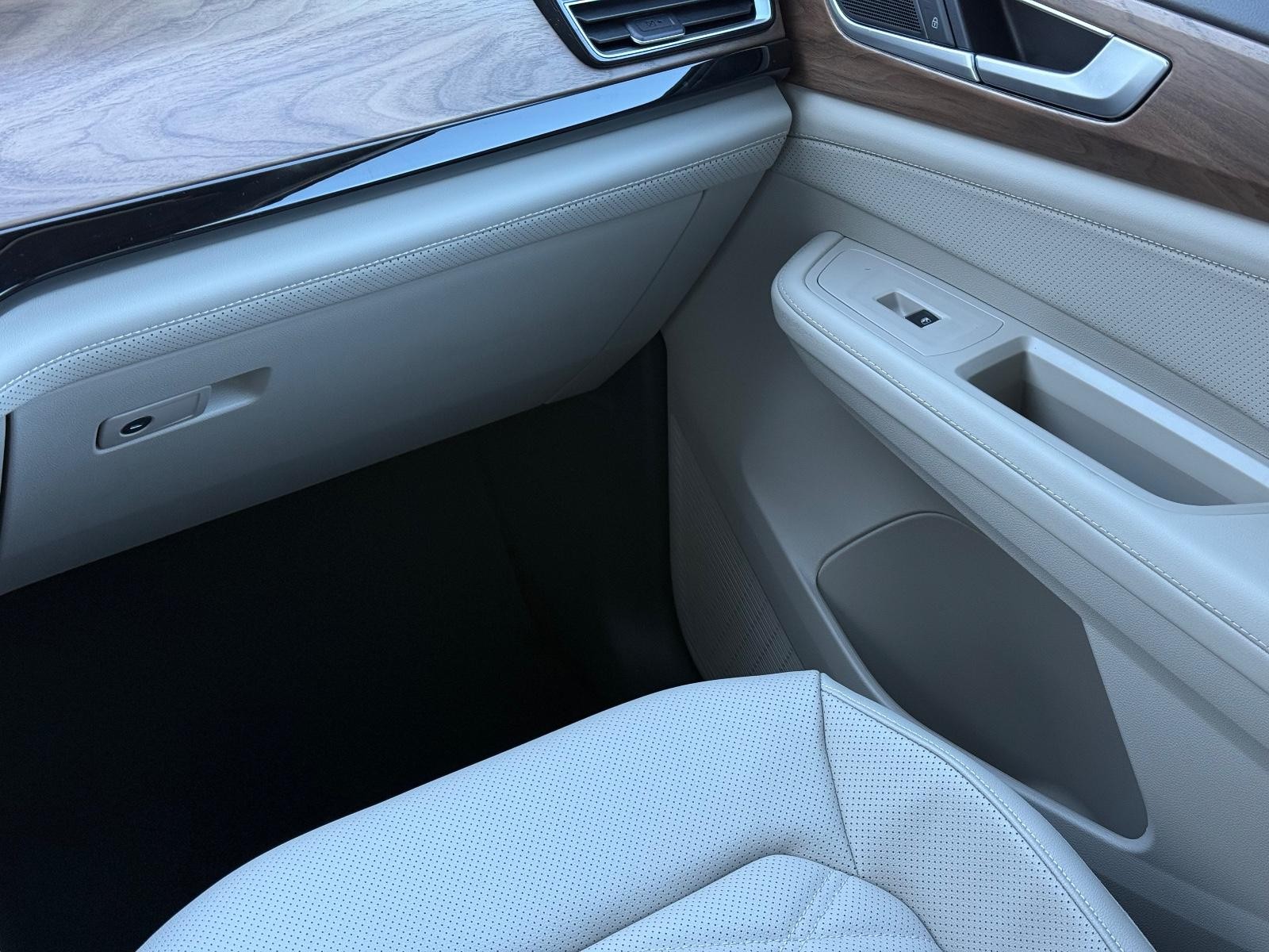 Volkswagen Atlas Vehicle Image 11