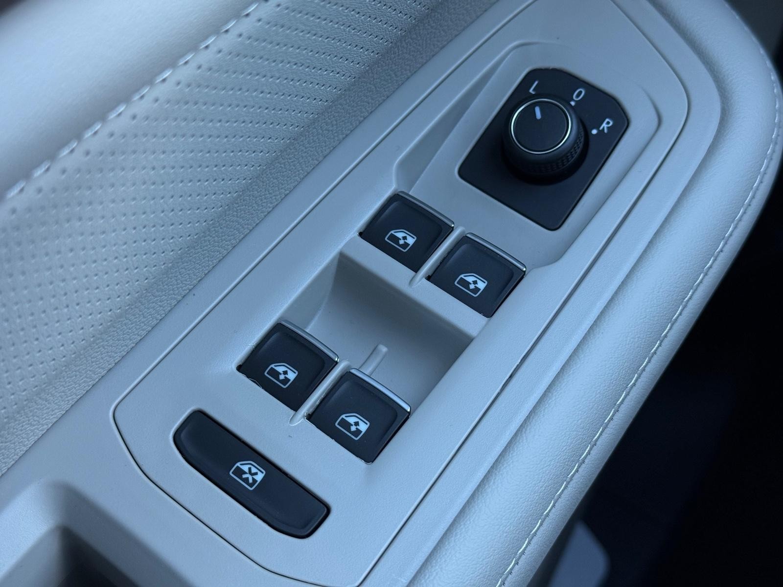 Volkswagen Atlas Vehicle Image 16